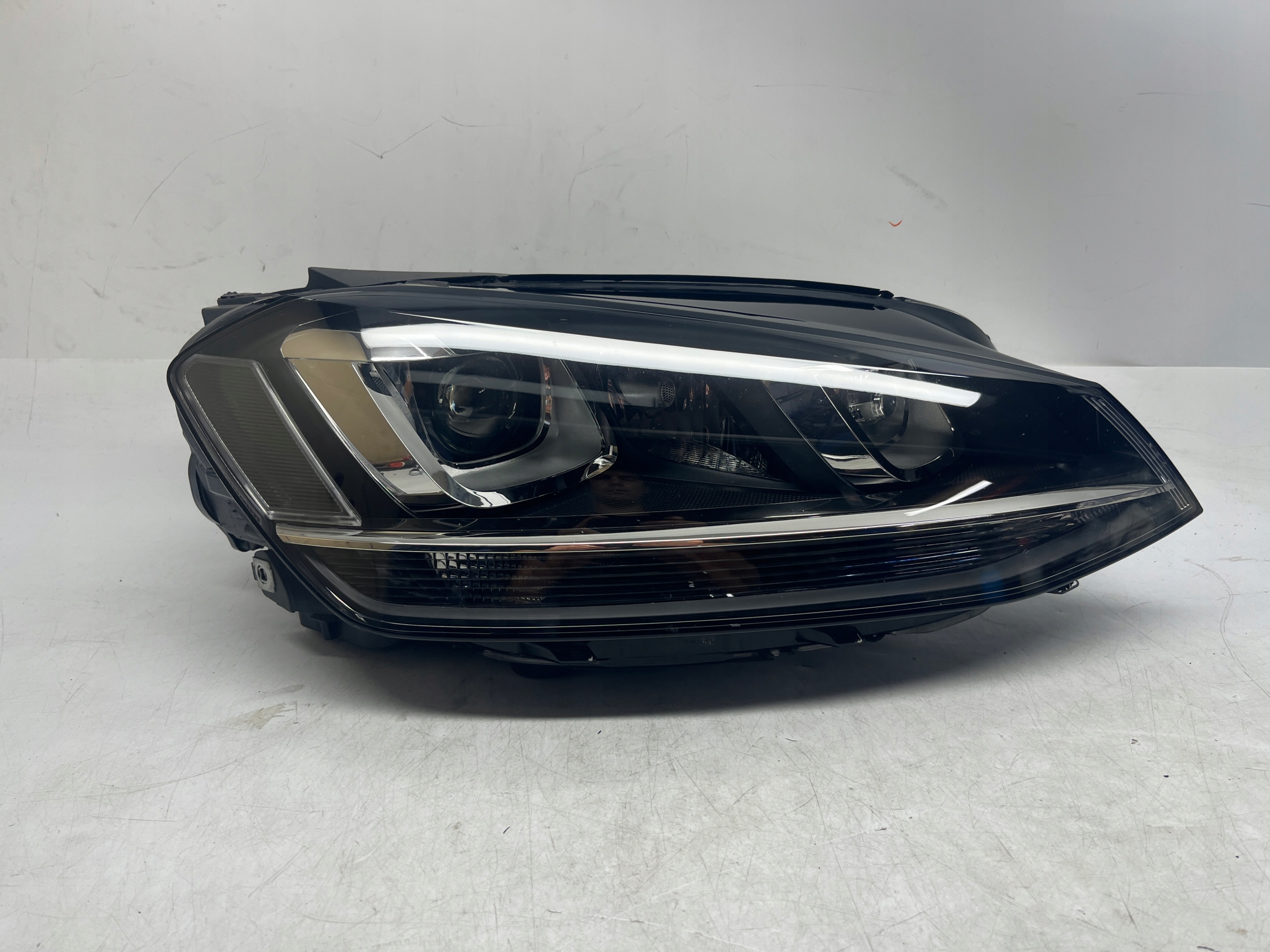 VOLKSWAGEN GOLF VII REFLEKTOR PRZÓD PRAWY LAMPA PZETWORNICA XENON 5G1941032