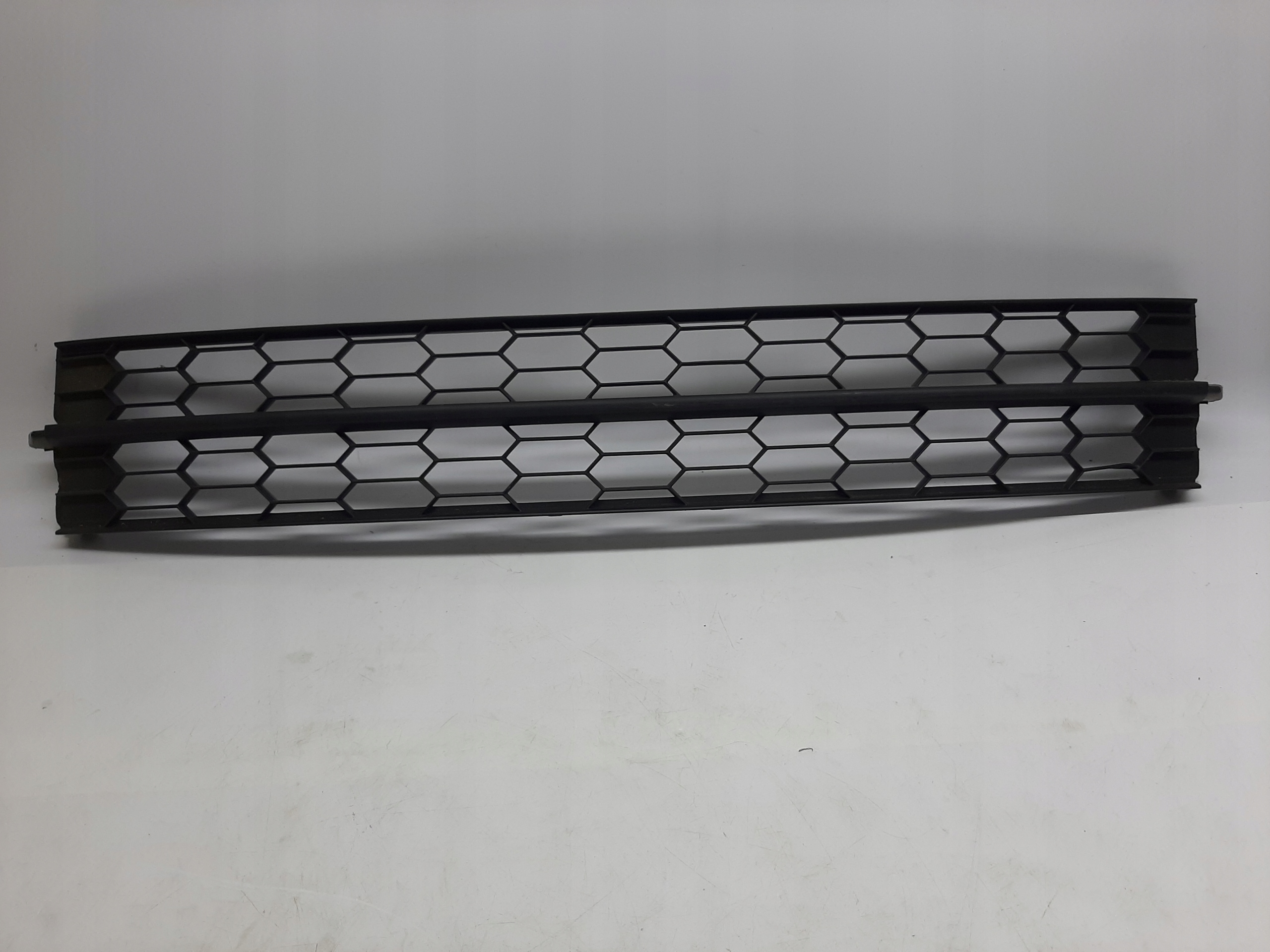 SKODA RAPID ATRAPA ZDERZAKA ŚRODEK 5JA853677 zderzak maskownica kratka