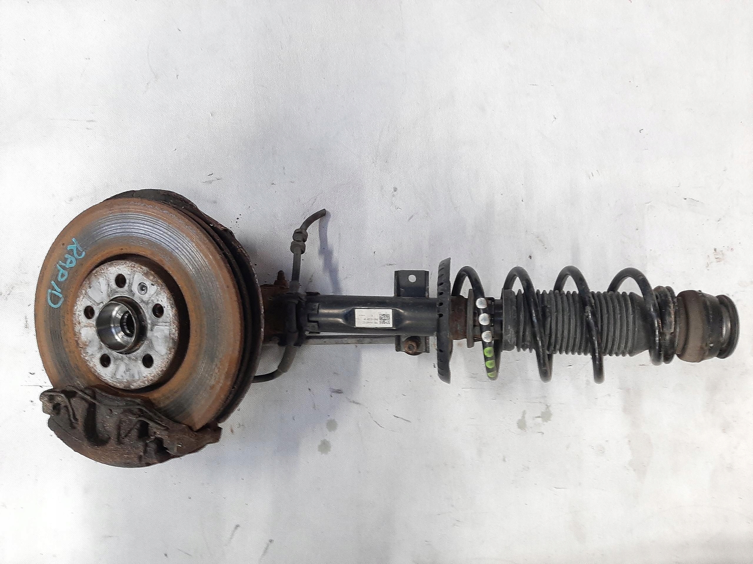 SKODA RAPID ZWROTNICA PIASTA AMORTYZATOR LEWY PRZÓD 6R0413031BF