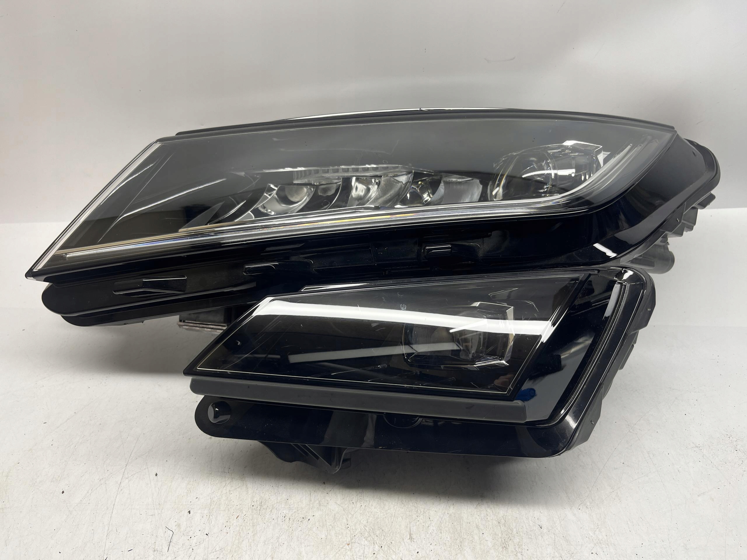 SKODA Kodiaq Reflektor Lampra Przód Lewy Led 566941015C