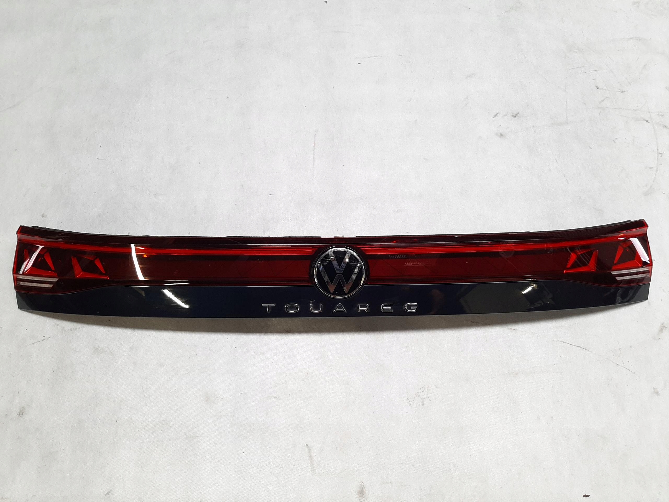 VW TOUAREG III BLENDA LAMPA KLAPY TYŁ LED 760945307E