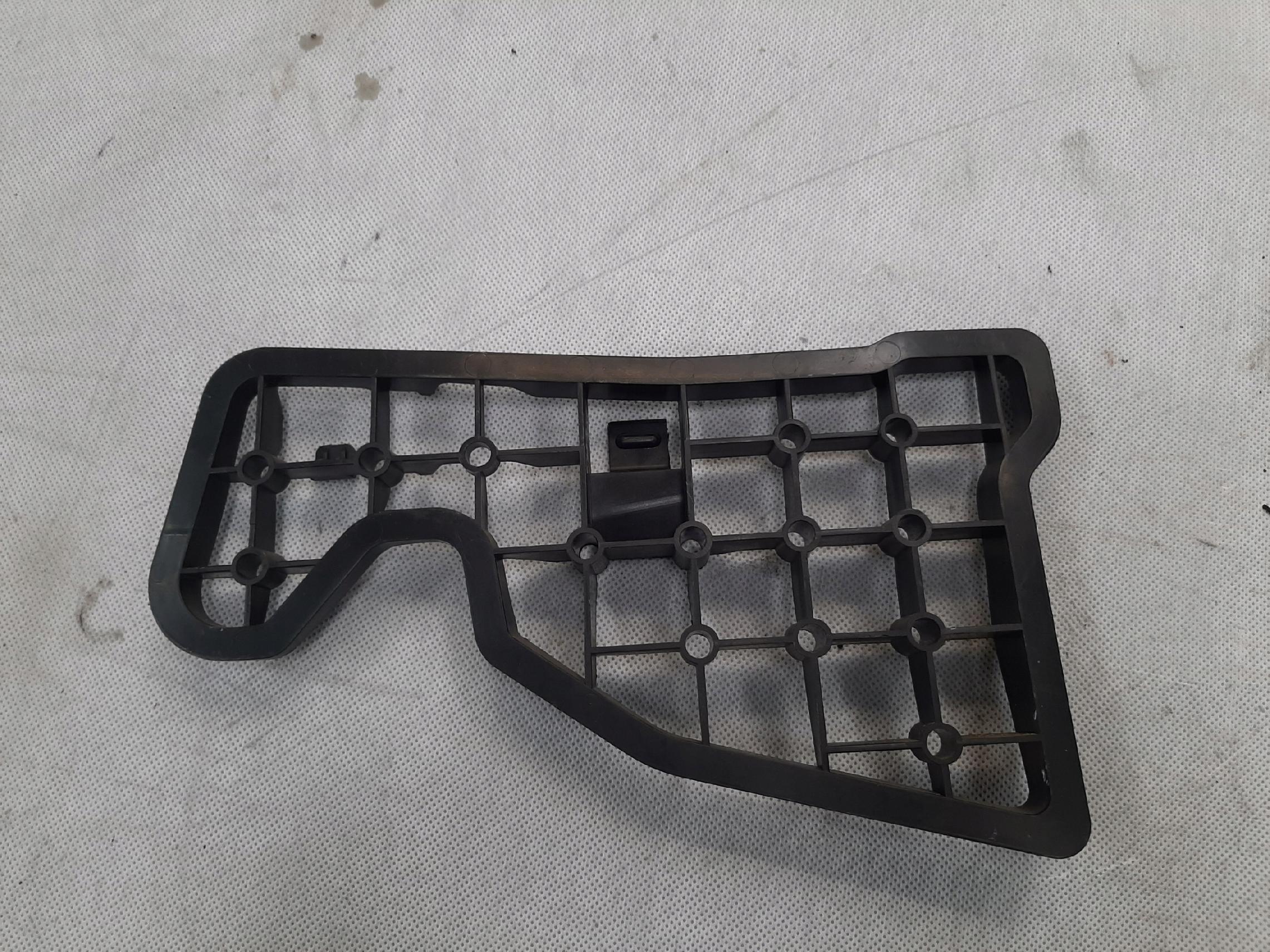 AUDI Q7 4M PODPORA WYKŁADZINY DYWANU 4M0864471