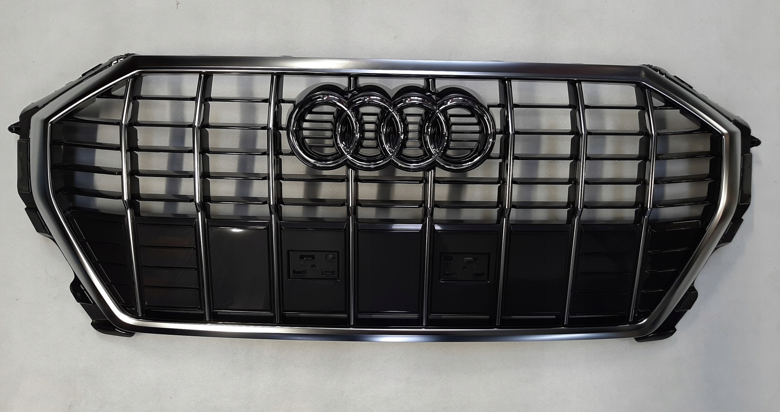 Audi Q3 Atrapa Grill 83A853651 E F