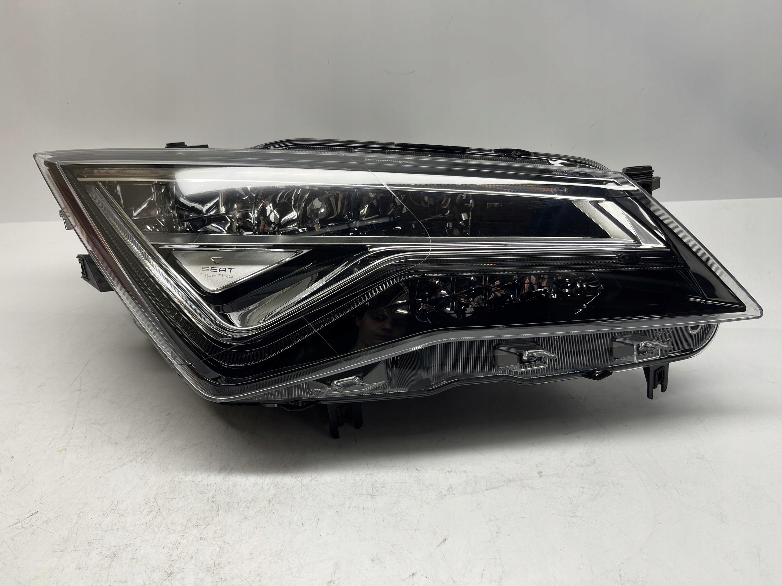 SEAT ATECA REFLEKOTR PRZÓD PRZEDNI PRAWY LED 576941008D