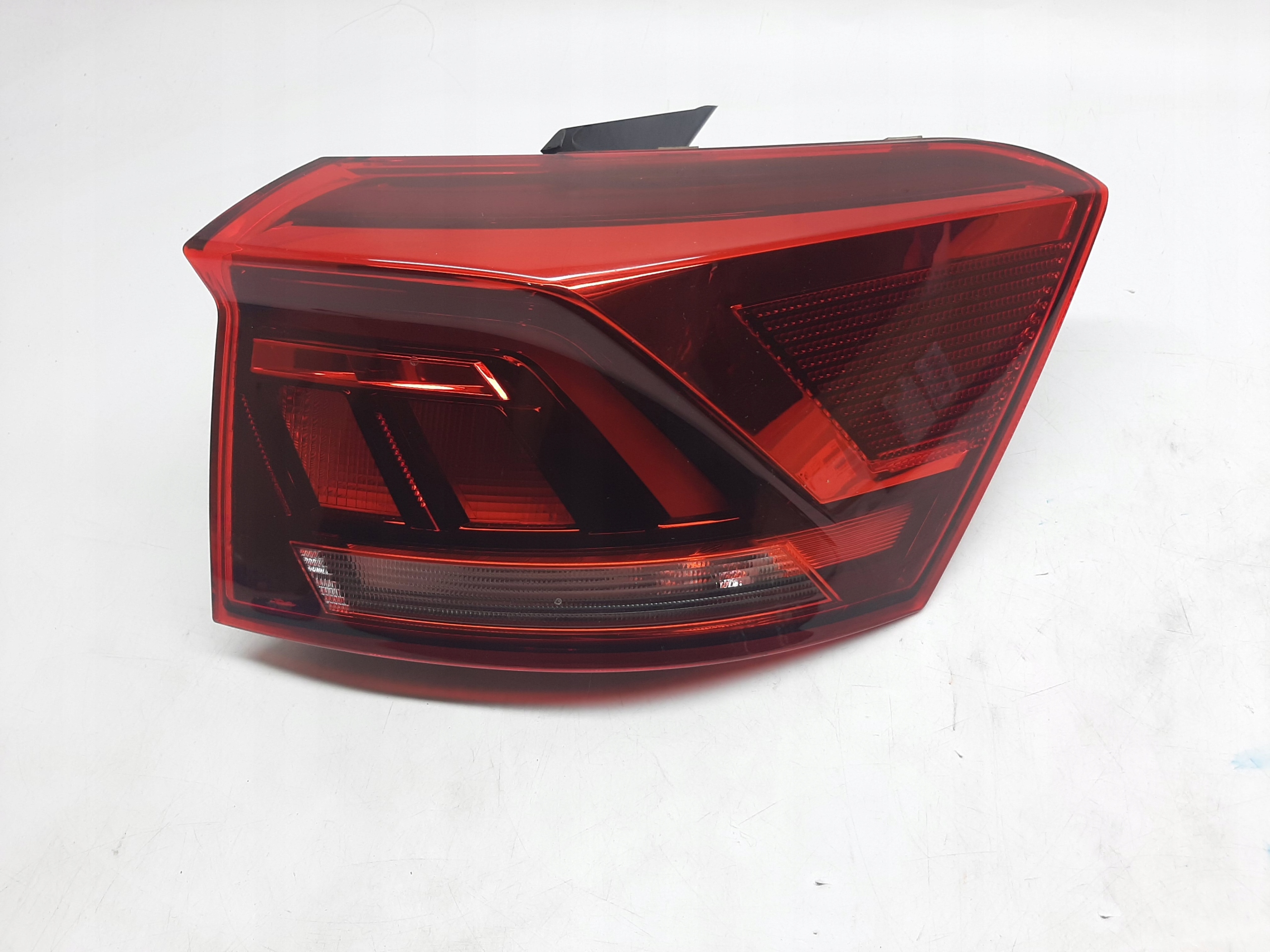 VOLKSWAGEN T-ROC LIFT LAMPA LED PRAWY PRAWA TYLNA TYŁ 2GA945096D