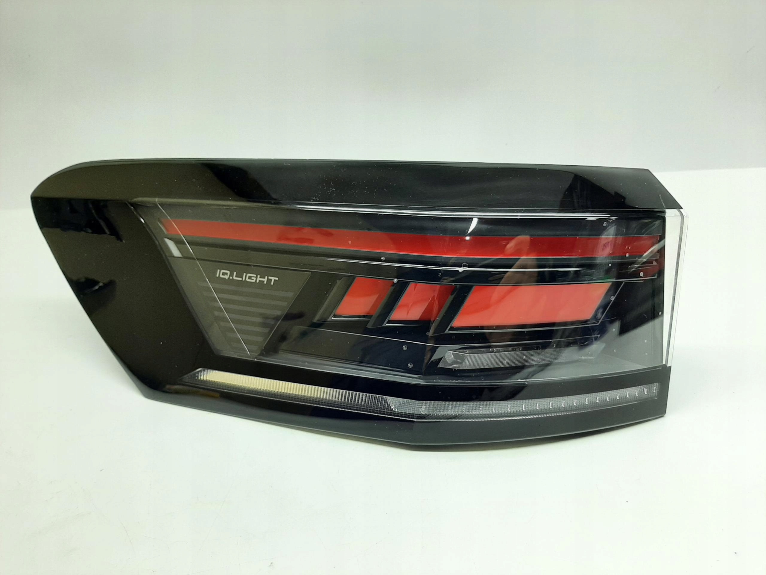 VW PASSAT B9 KOMBI LAMPA LEWA TYLNA TYŁ IQ LIGHT LED 3J0945207A