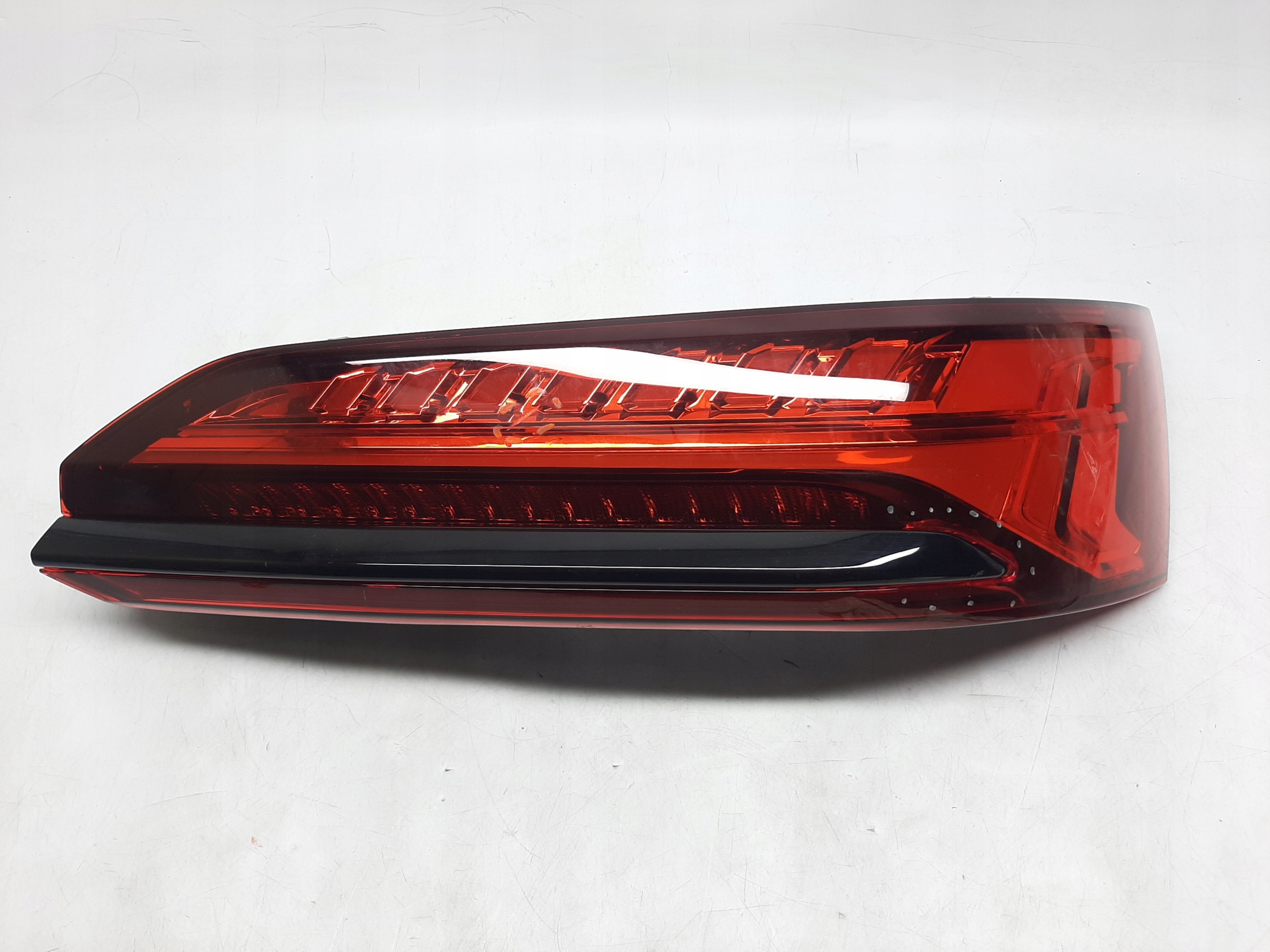 AUDI Q7 4M LIFT LAMPA TYŁ TYLNA PRAWA PRAWY 4M0945076D