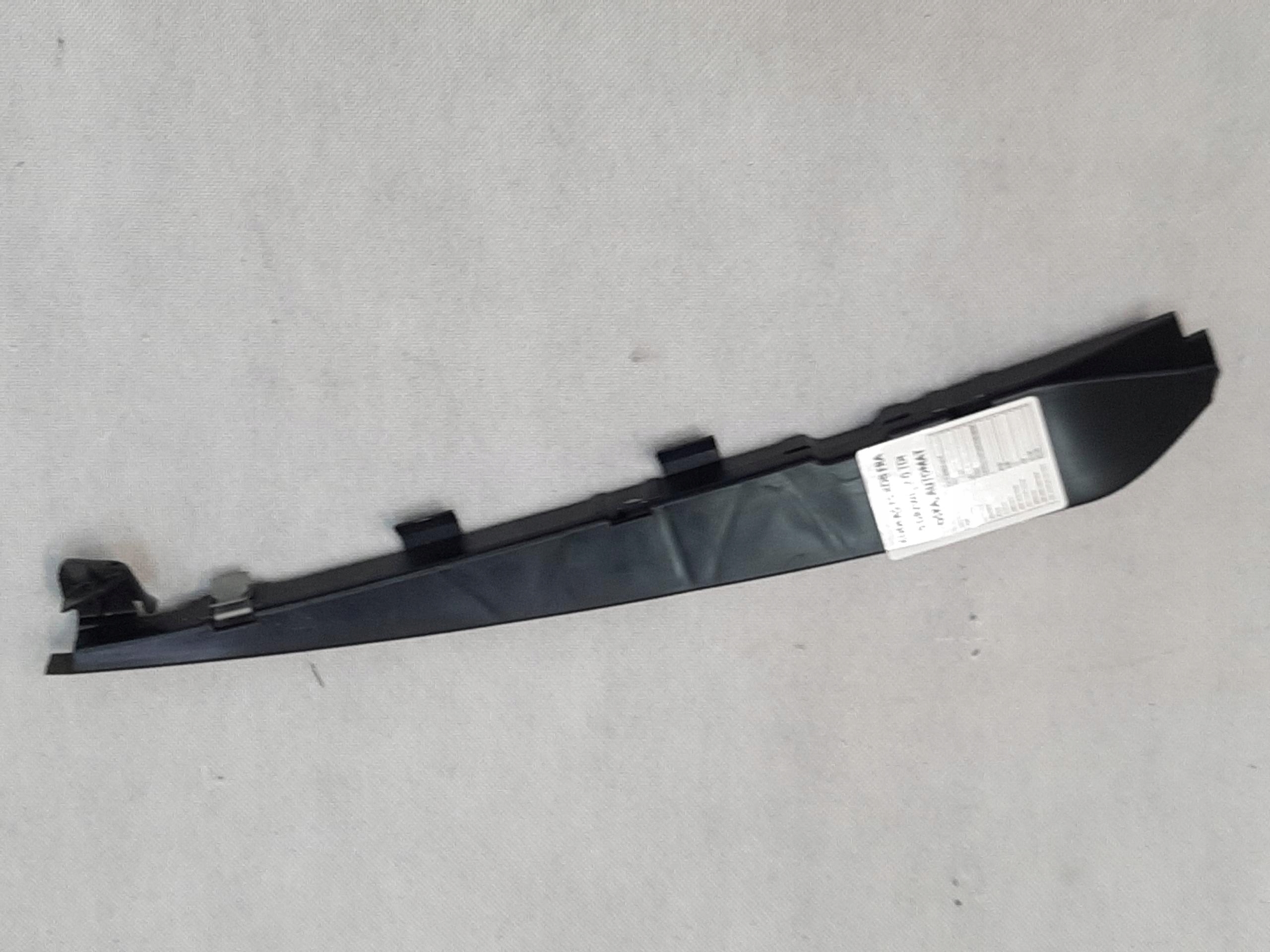 UCHWYT USZCZELKI DRZWI LEWY PRZÓD AUDI A5 SPORTBACK II LIFT 21- 8W8837151