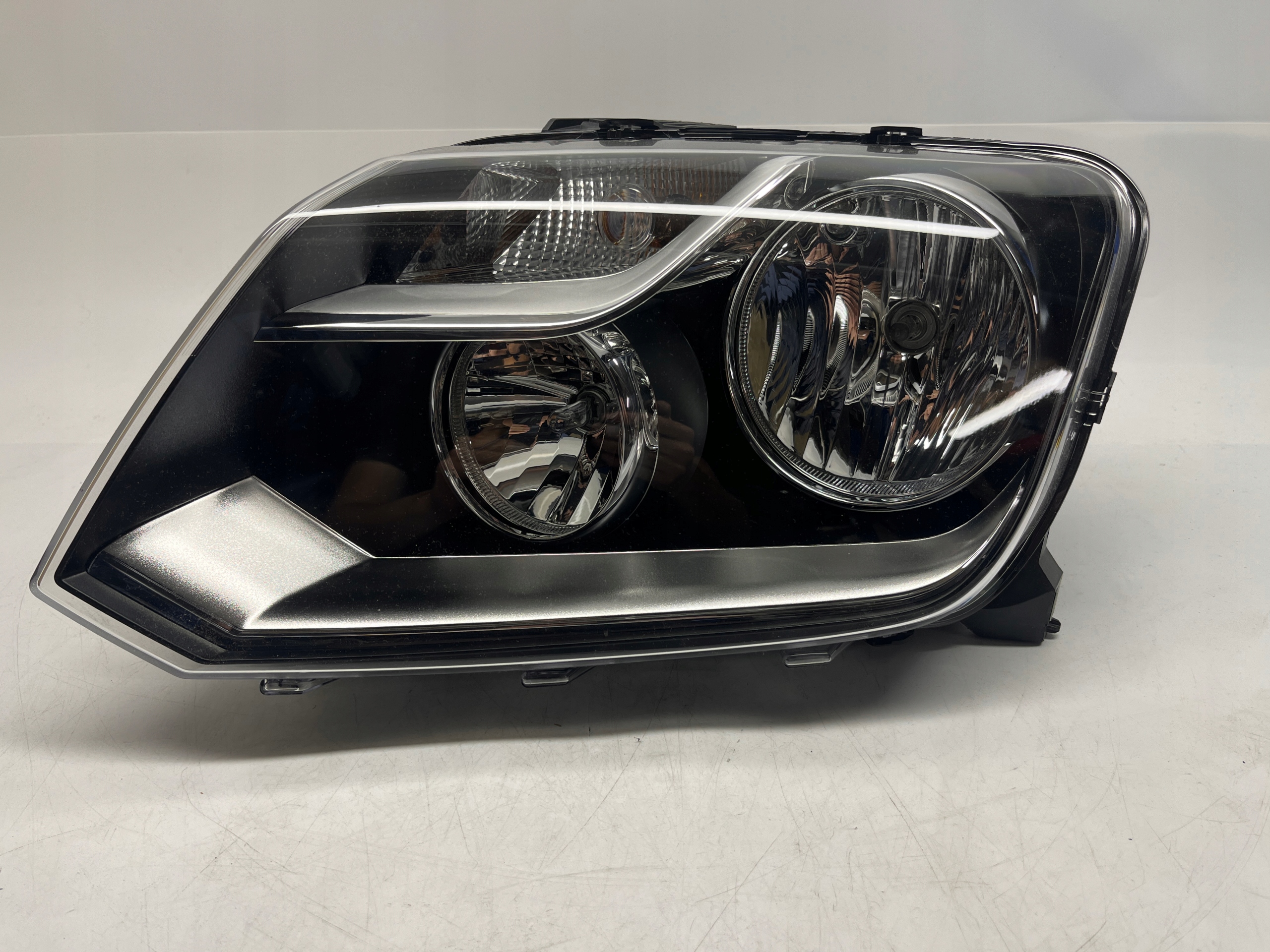 VOLKSWAGEN AMAROK REFLEKTOR LAMPA LEWA PRZEDNIA 2H1941015M