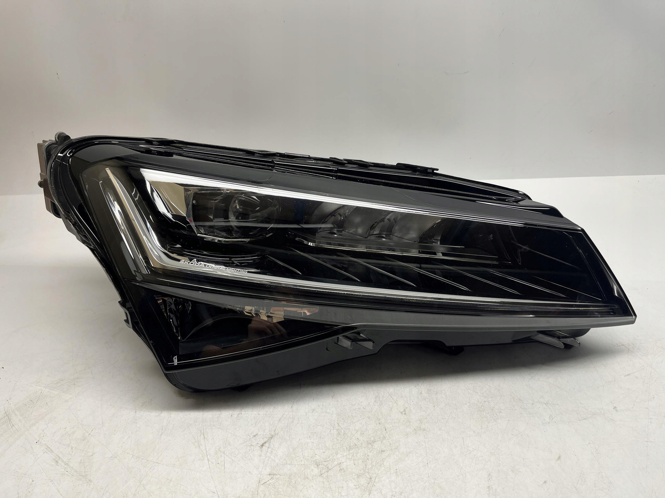 SKODA Superb Reflektor Lampa Przód PRAWY LED 3v1941016D