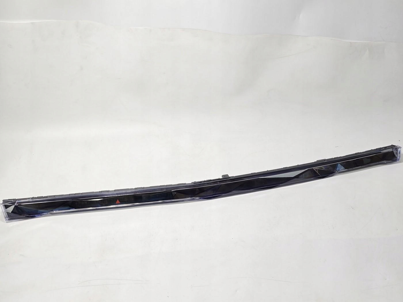 BMW i7 G70 LISTWA OZDOBNA PANEL PRZYCISK ŚWIATEŁ AWARYJNYCH 173138 5A7DCC0