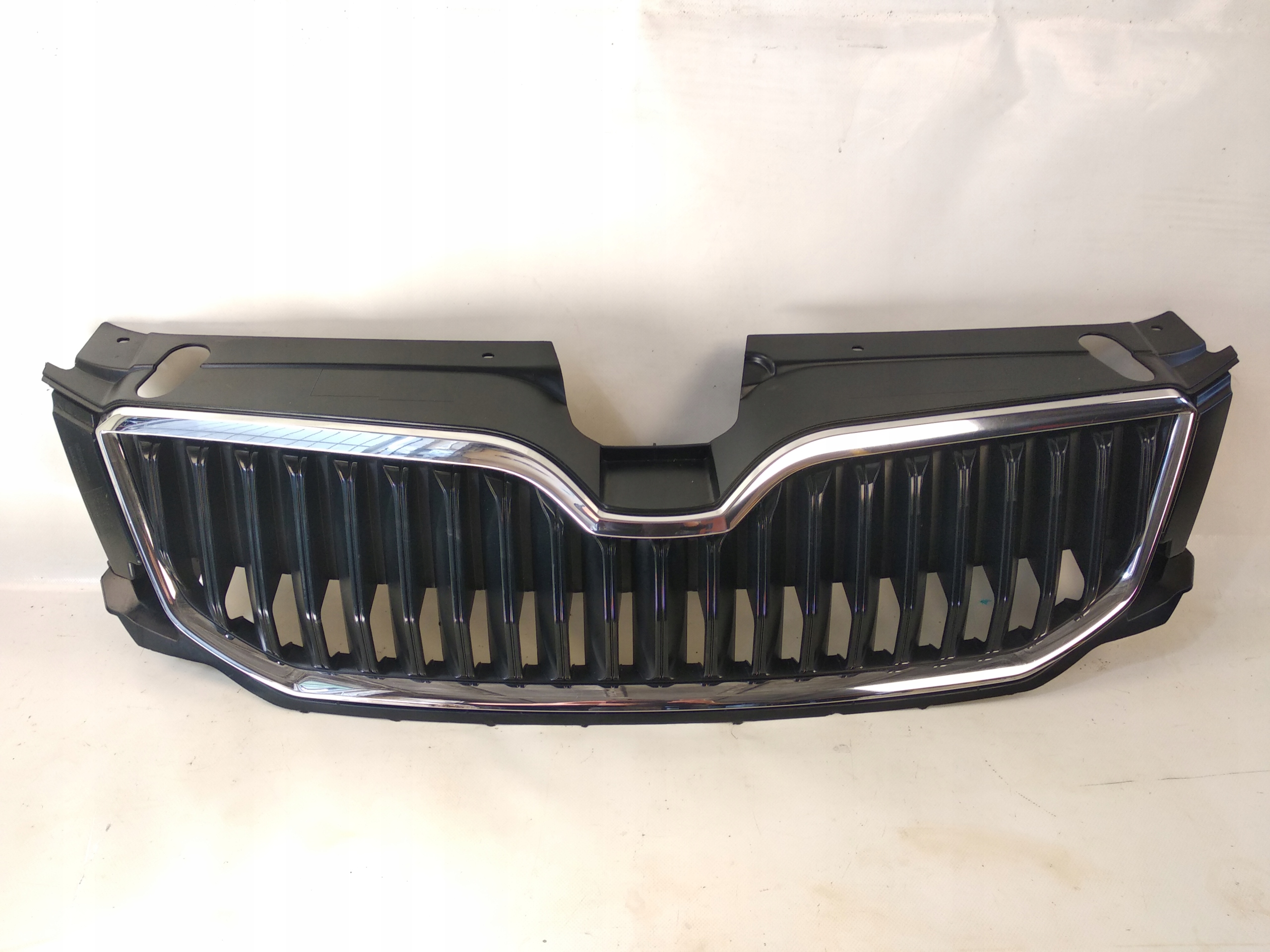 SKODA OCTAVIA III GRILL ATRAPA 5E0853653