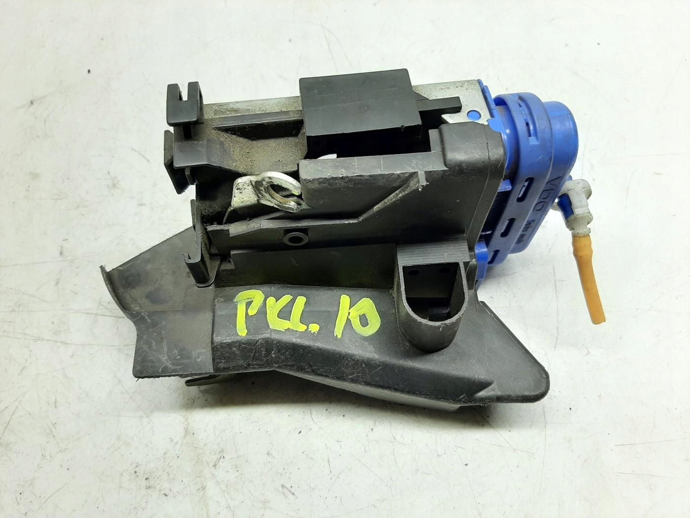 AUDI A3 8L A4 B5 ZAMEK DRZWI PRAWY TYŁ 8D0839016A