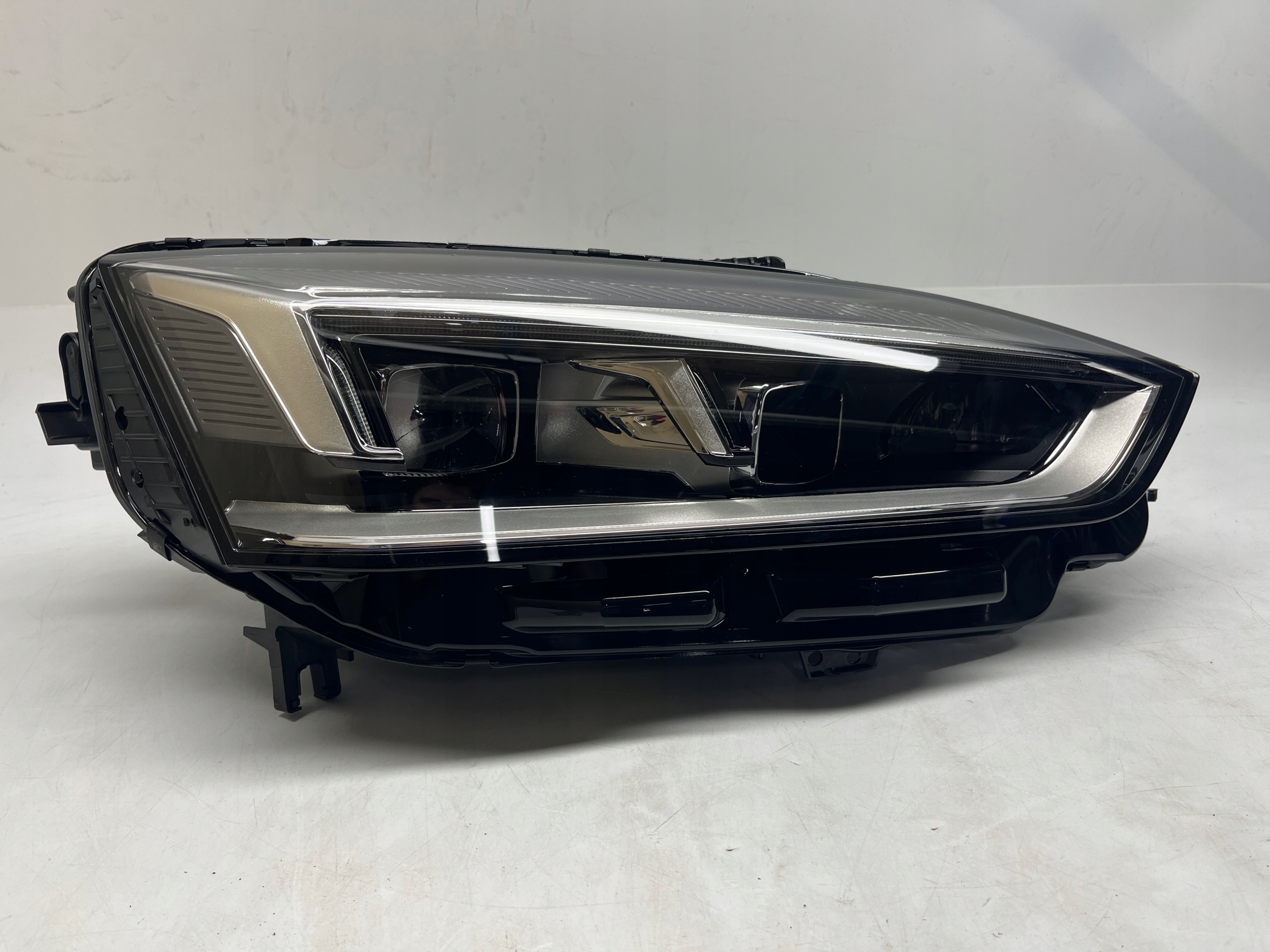 Audi A5 S5 B9 Lampa Reflektor Prawa Prawy LED 8W6941034D EU idealna
