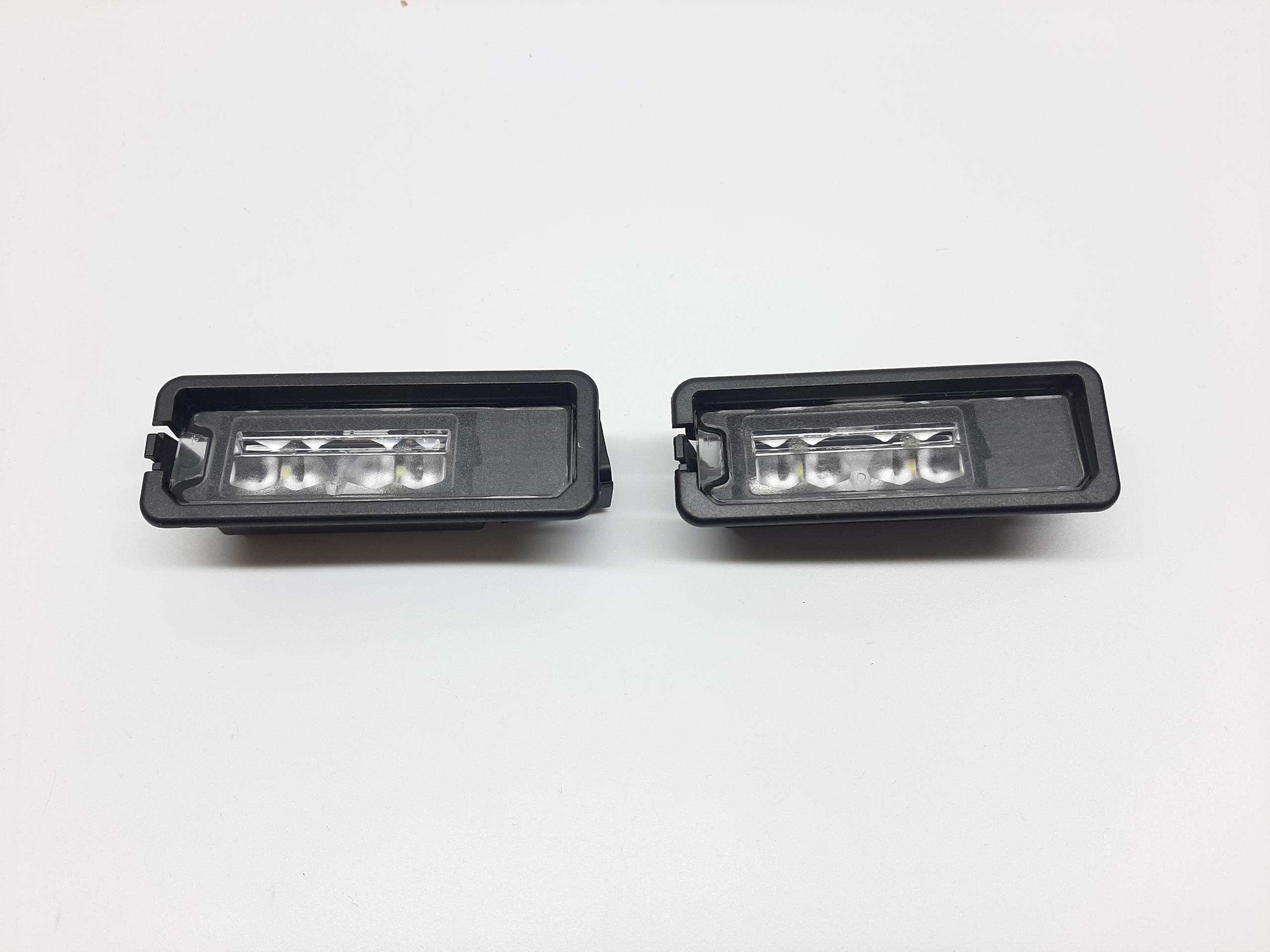 VW GOLF VIII PODŚWIETLENIE TABLICY REJESTRACYJNEJ 1K8943021D