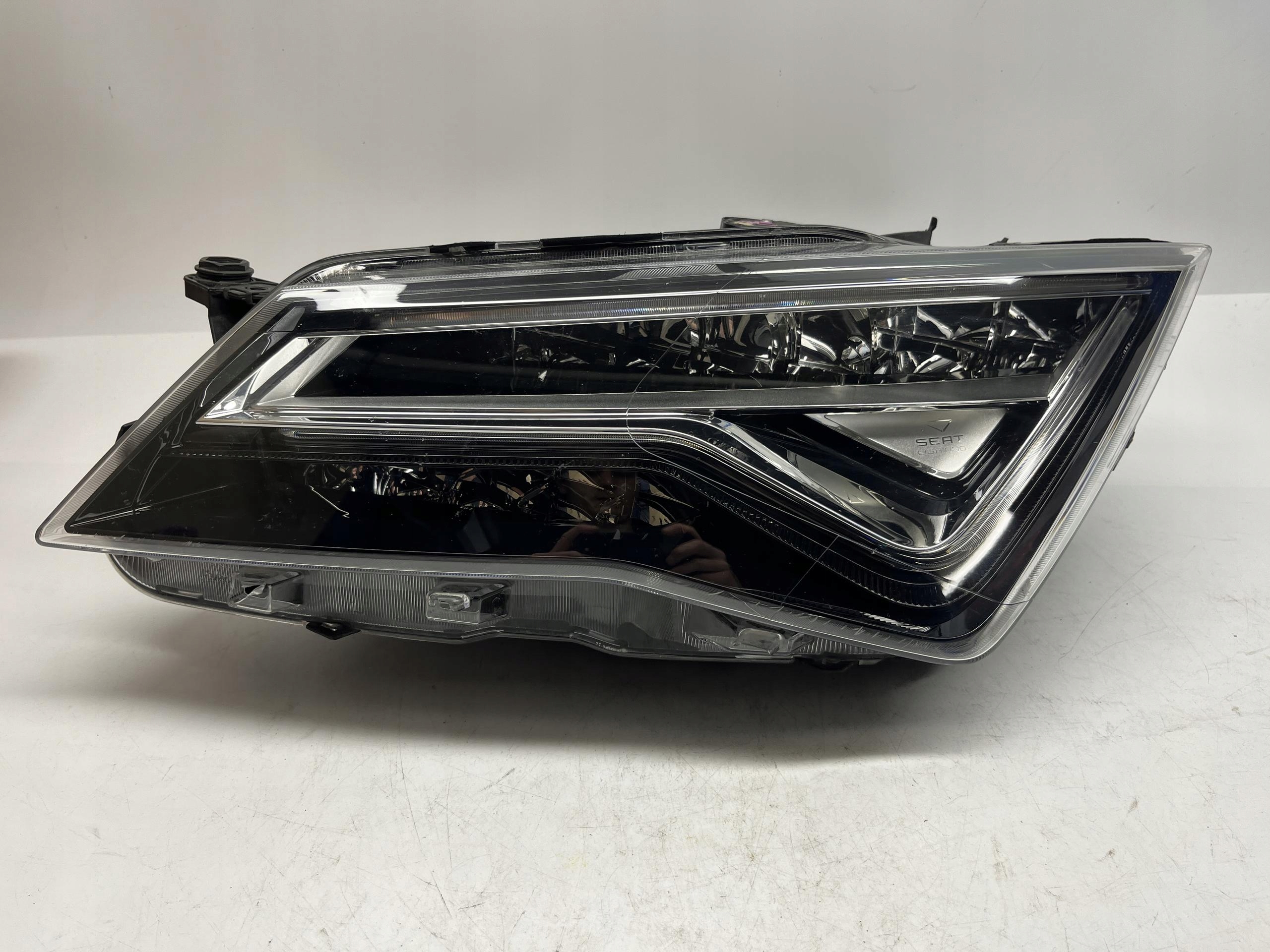 SEAT ATECA LAMPRA REFLEKOTR PRZEDNI LEWY LED 76941007B
