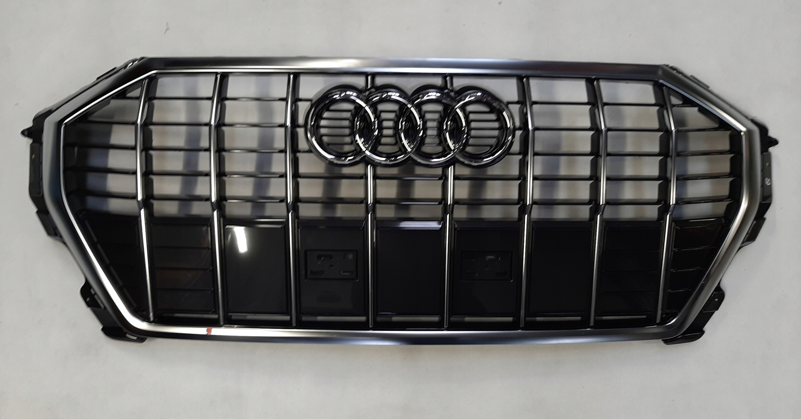 Audi Q3 Atrapa Grill 83A853651 E F maskownica front