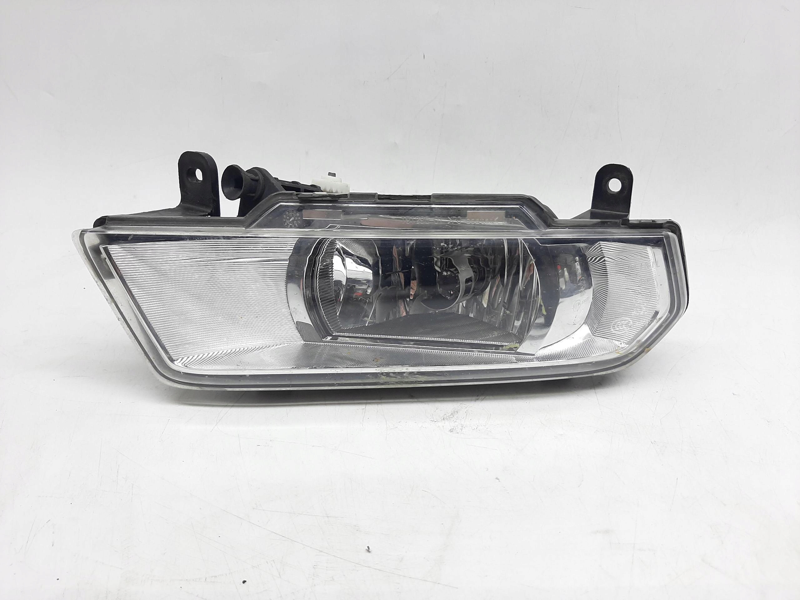 SKODA YETI LIFT HALOGEN LAMPA PRZECIWMGIELNA PRAWY PRAWA PRZÓD 5L0941699
