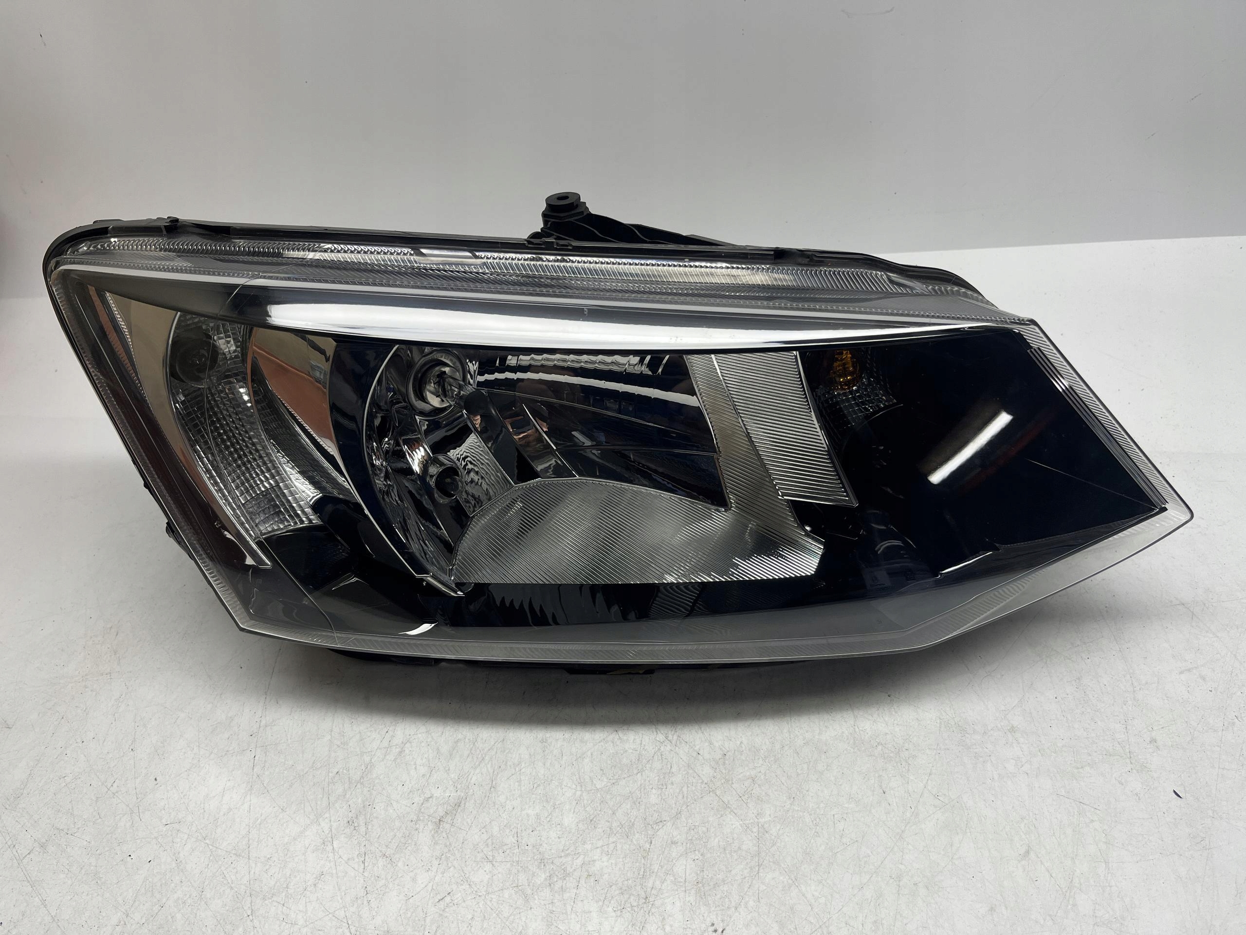 SKODA Fabia 3 Reflektor Lampra Przód Prawy 6V1941016C