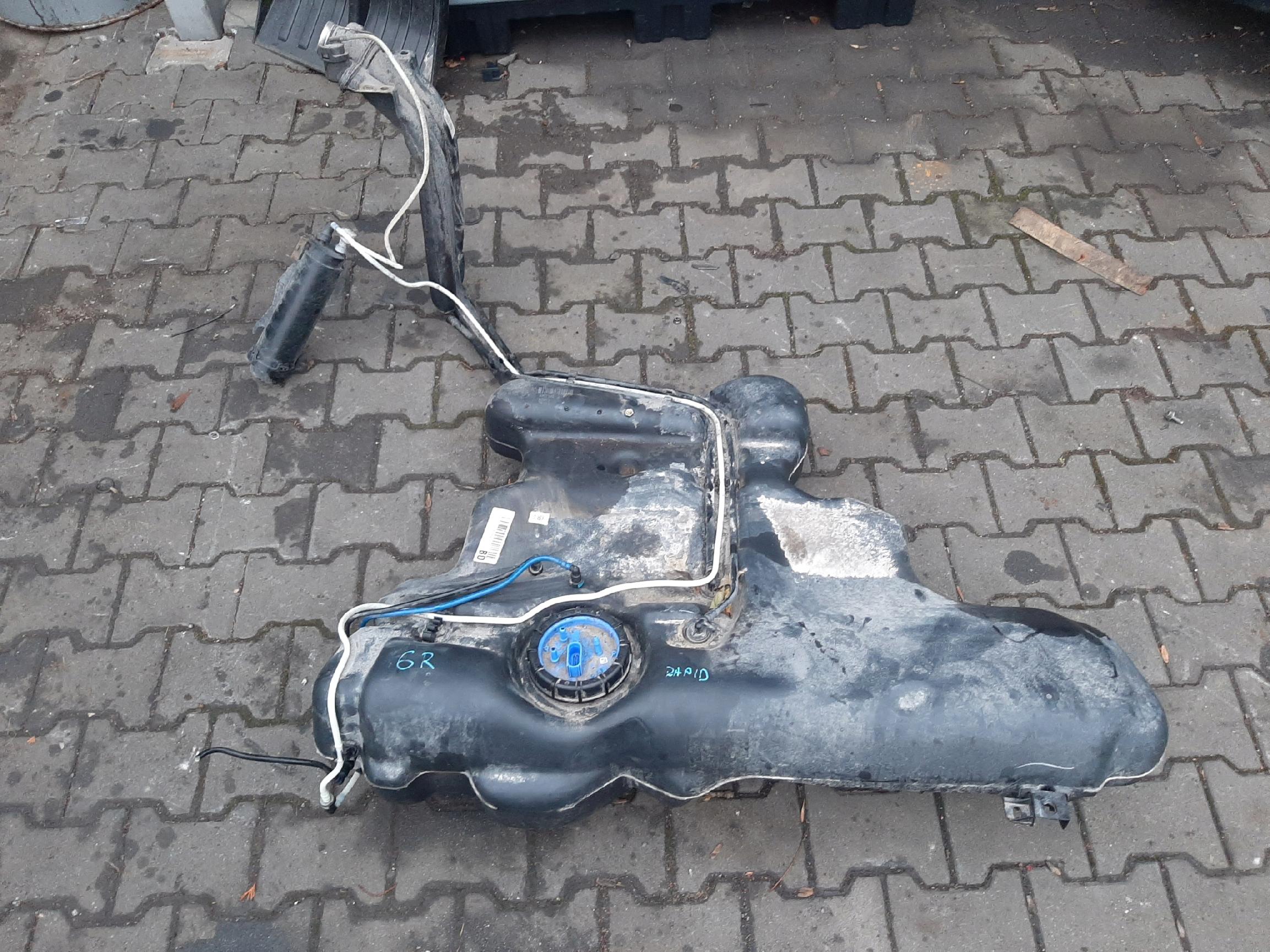 SKODA RAPID 2012- BAK ZBIORNIK PALIWA