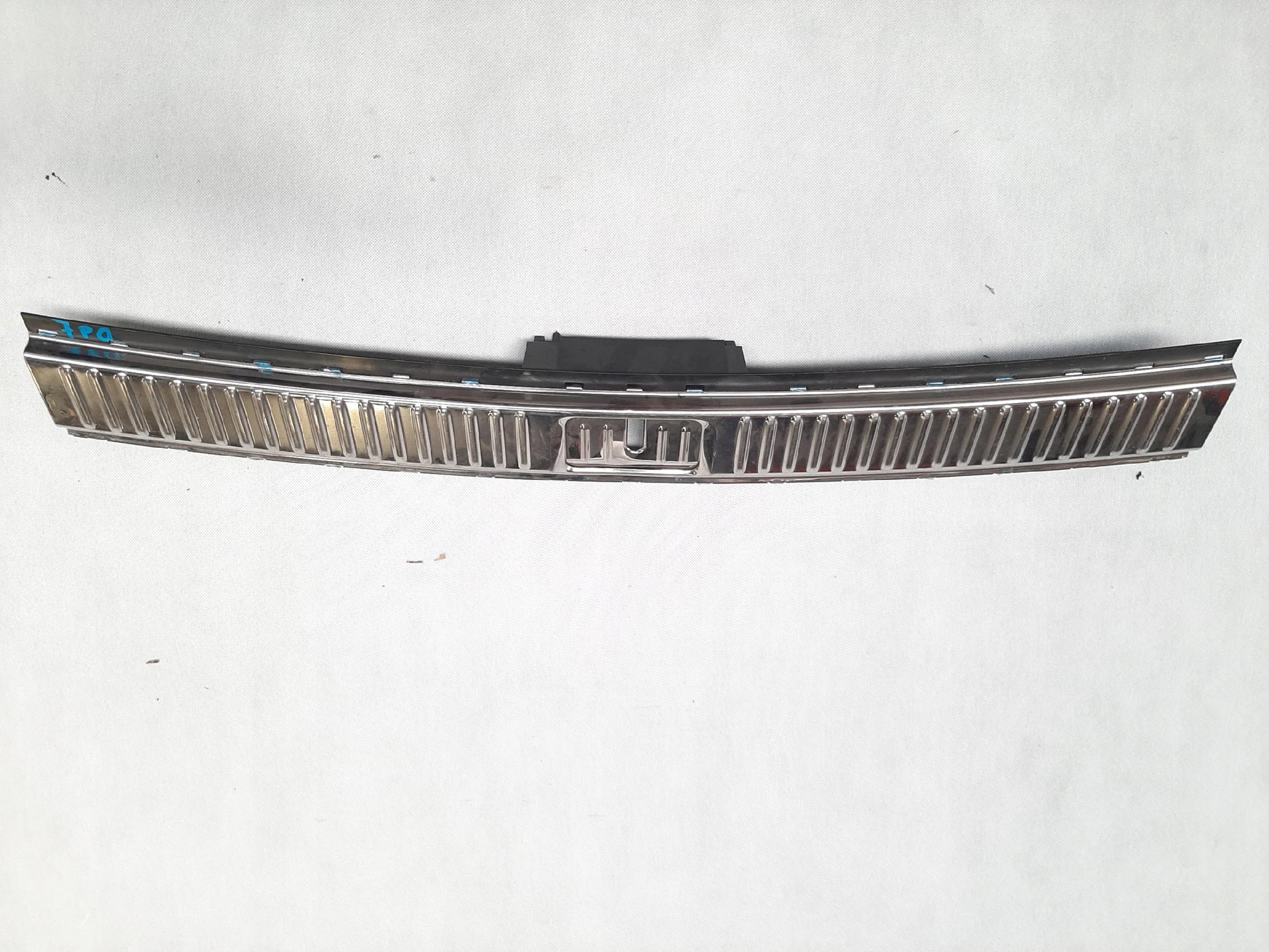VW TOUAREG II 7P OSŁONA KRAWĘDZI BAGAŻNIKA 7P0863459E