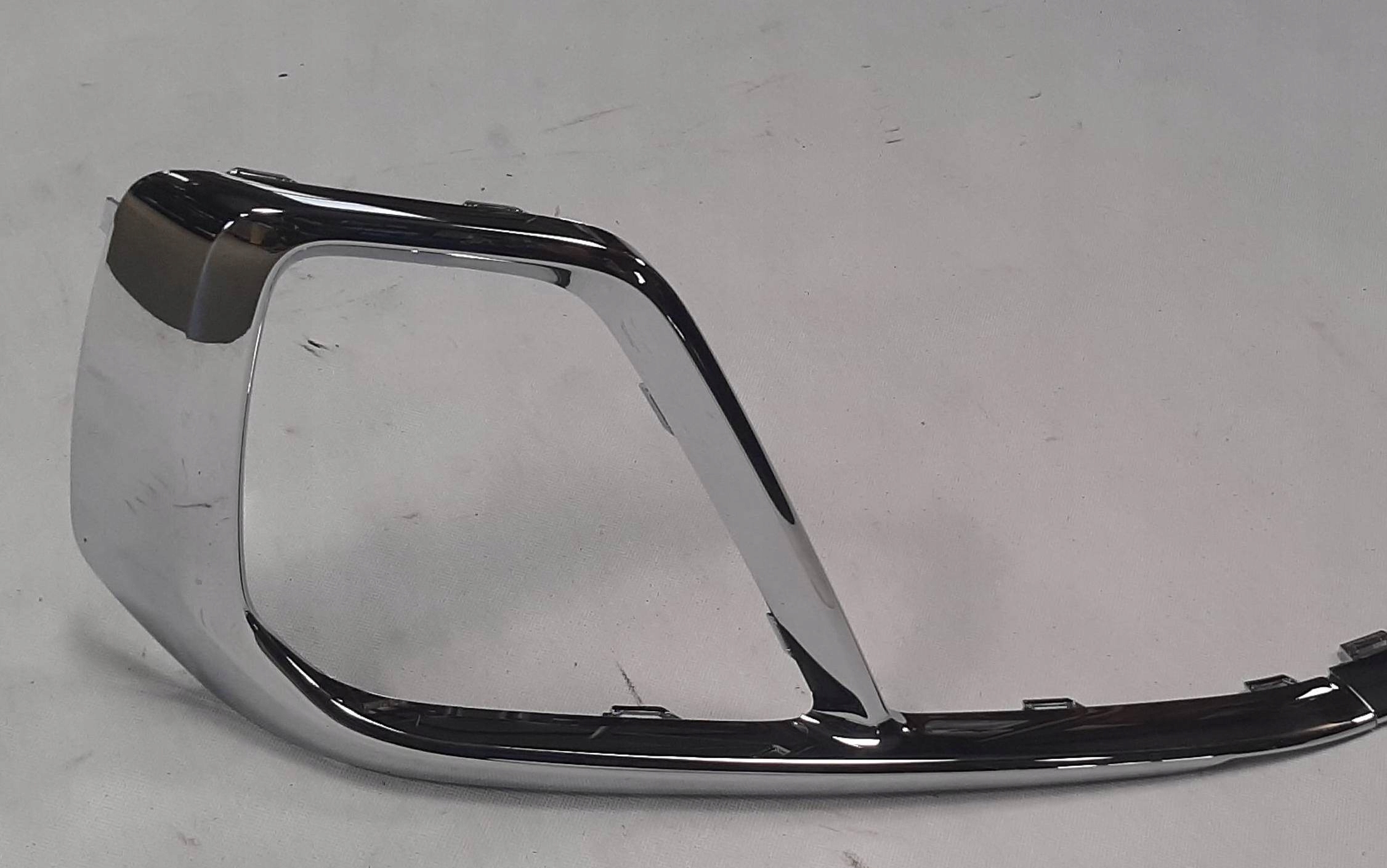 Audi A8 D5 LIFT Listwa zderzaka prawa 4N0853322D