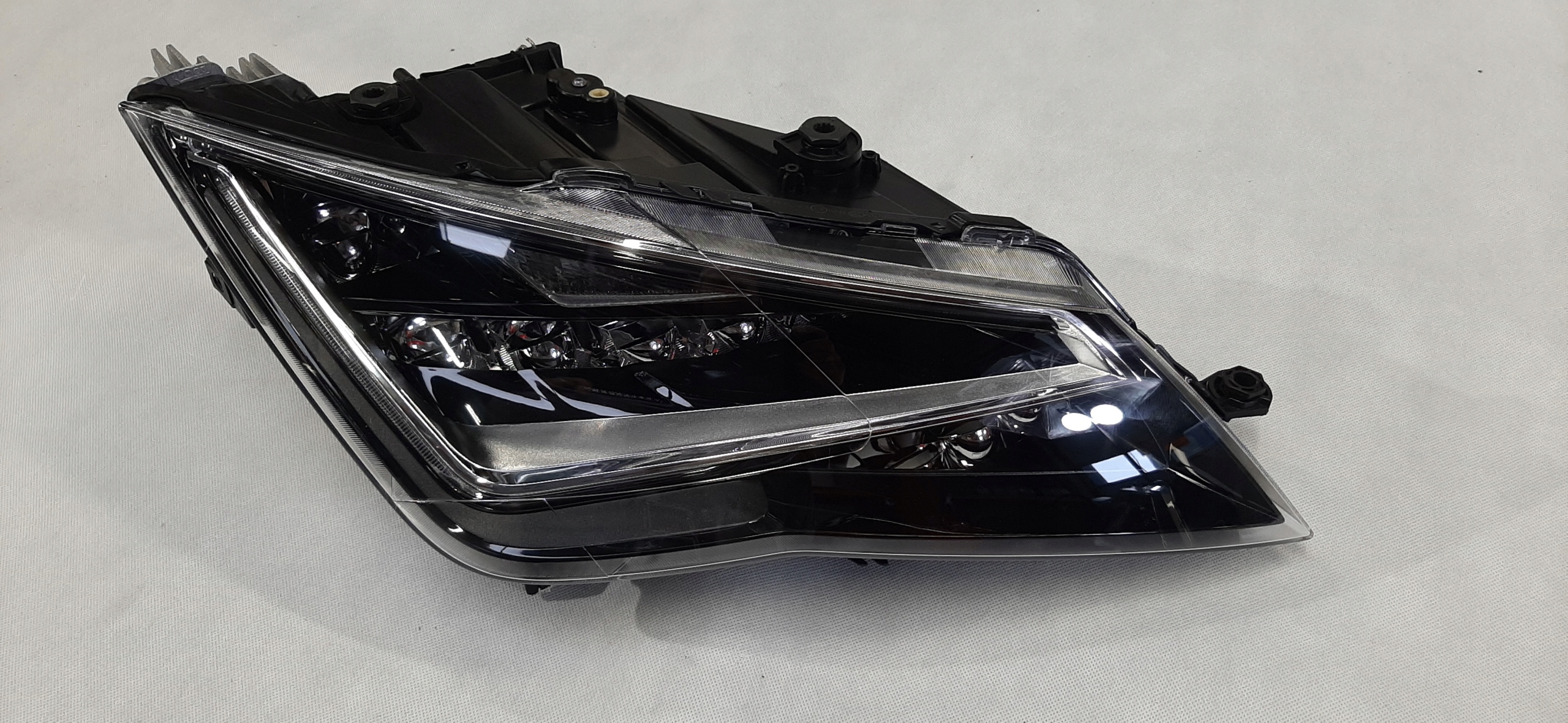 SEAT LEON REFLEKTOR LAMPA PRAWA 5F1941008B full led kompletna