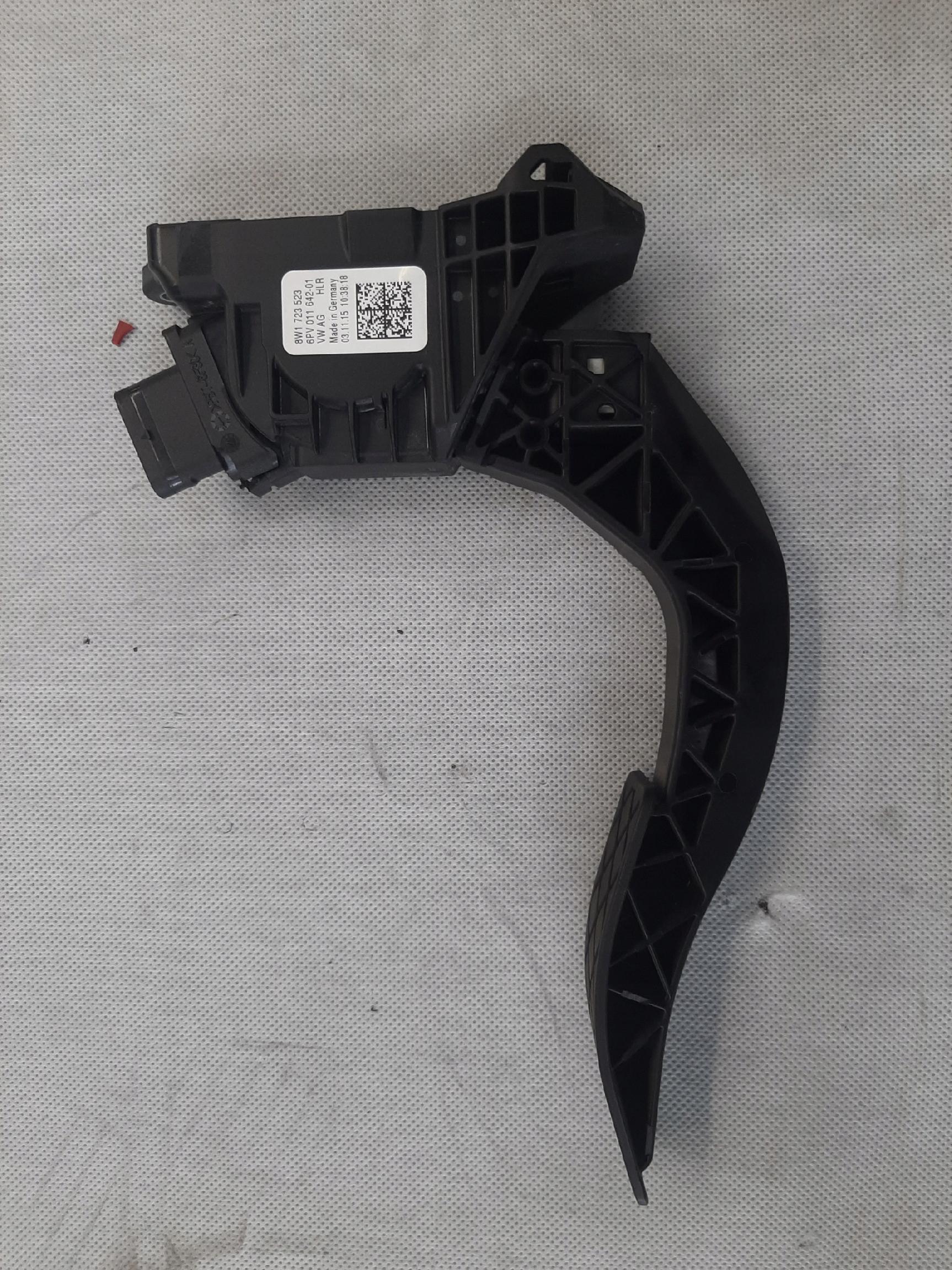 AUDI Q7 4M POTENCJOMETR PEDAŁ DŹWIGNIA GAZU PRZYSPIESZENIA 8W1723523