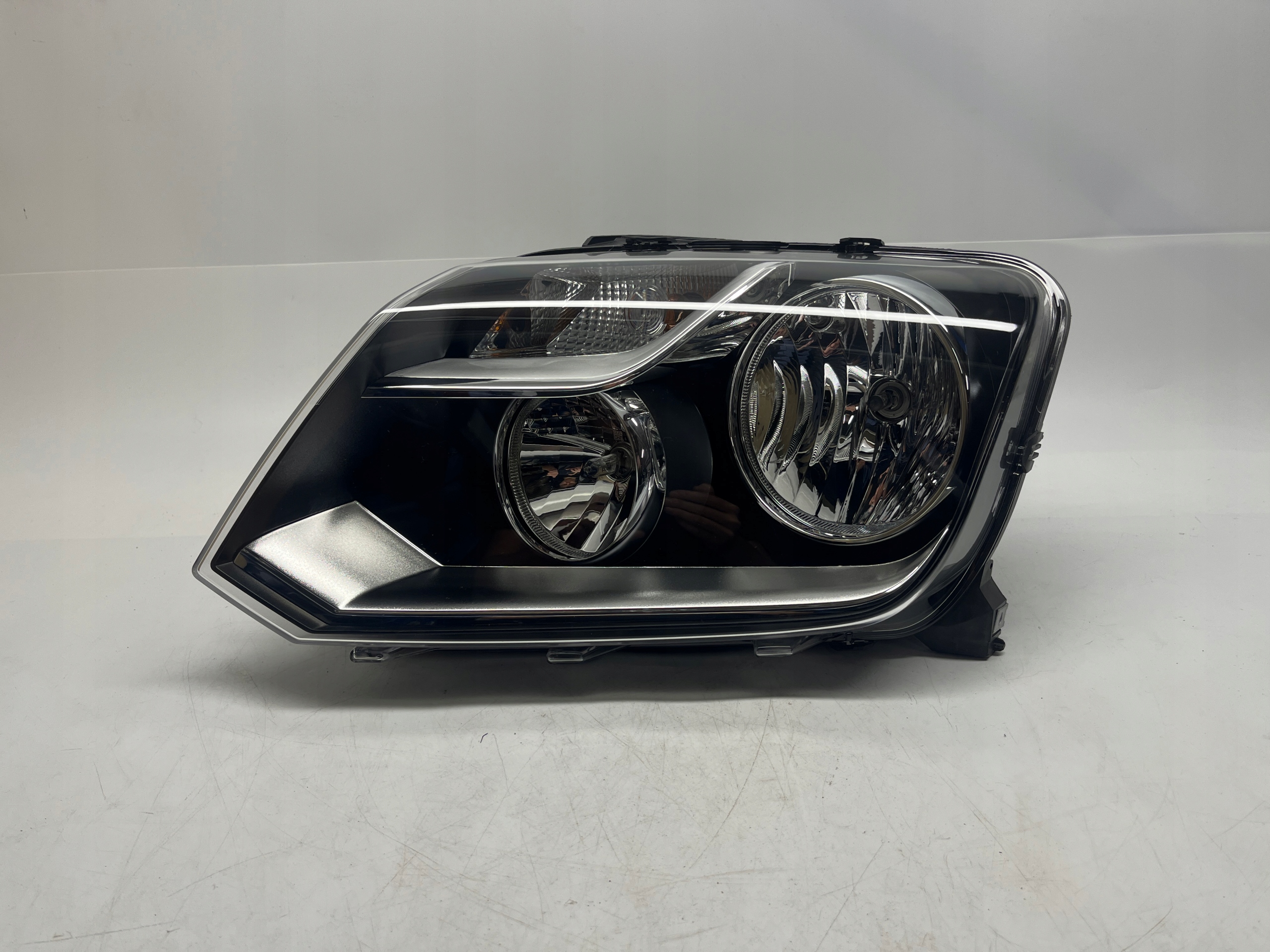 VOLKSWAGEN AMAROK REFLEKTOR LAMPA LEWA PRZEDNIA 2H1941015M
