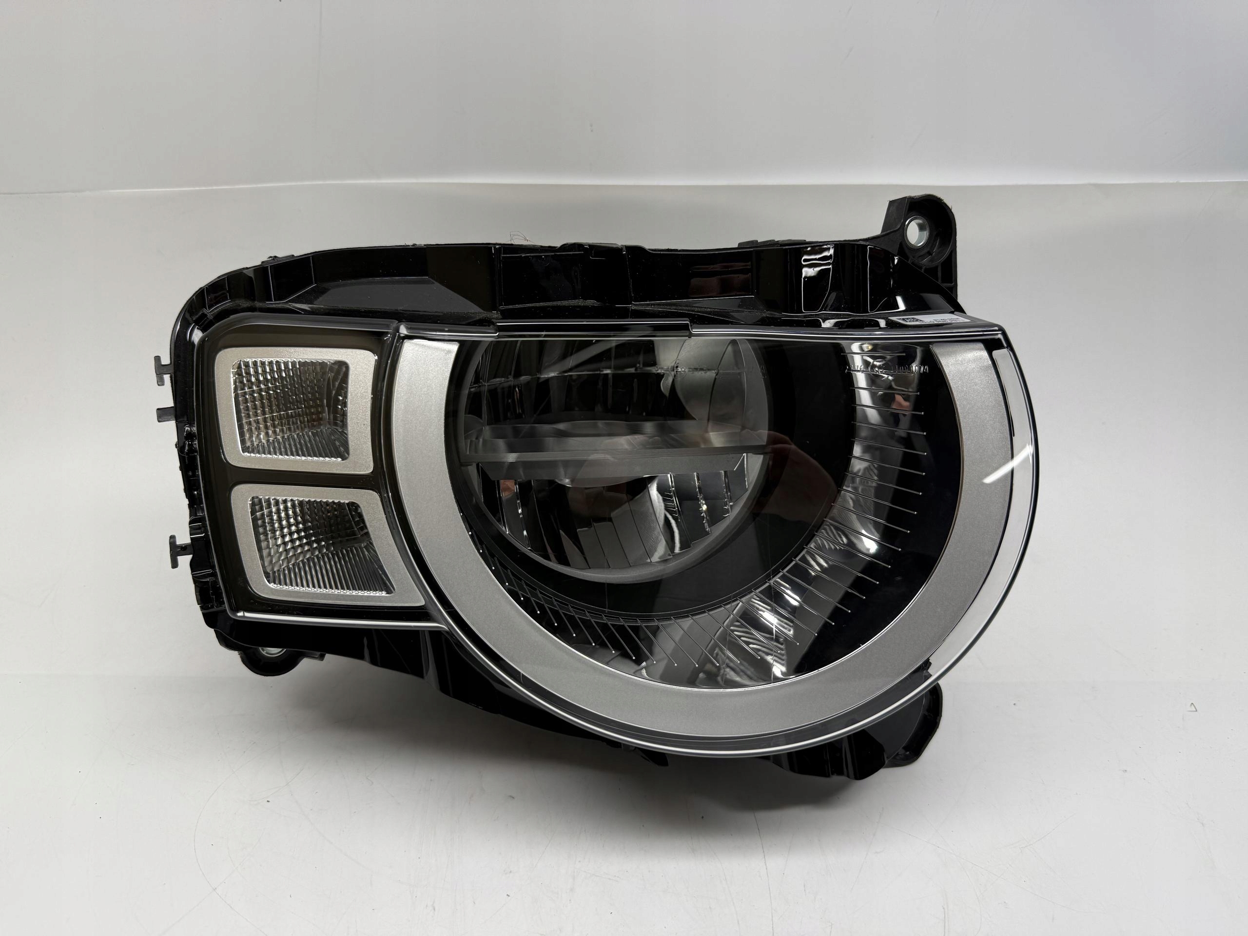 LAND ROVER DEFENDER II L663 REFLEKTOR LAMPA PRAWY PRZÓD LED L8B213W029CF
