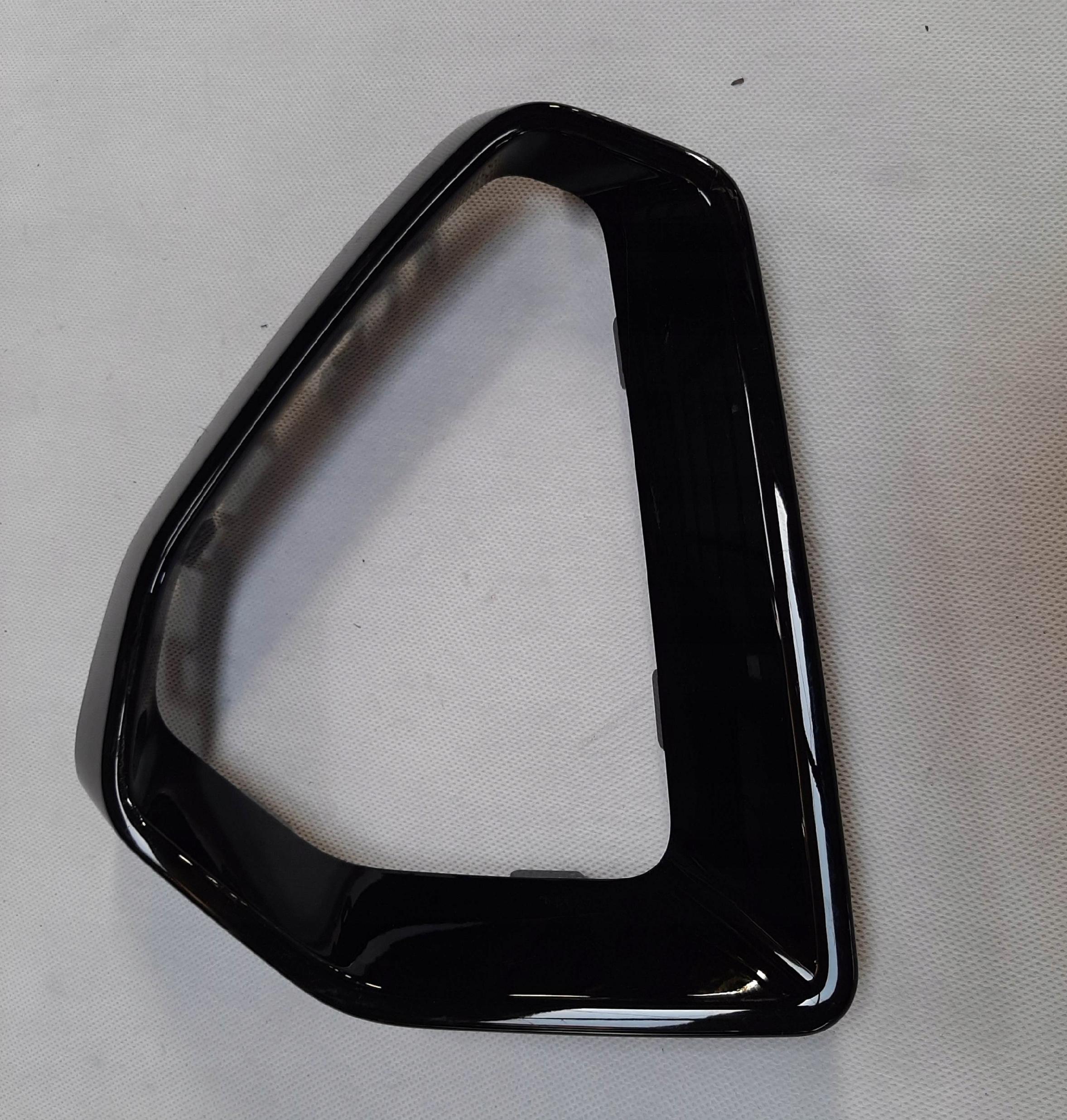 Audi Q3 Kratka Listwa zderzaka prawa 83A853054A