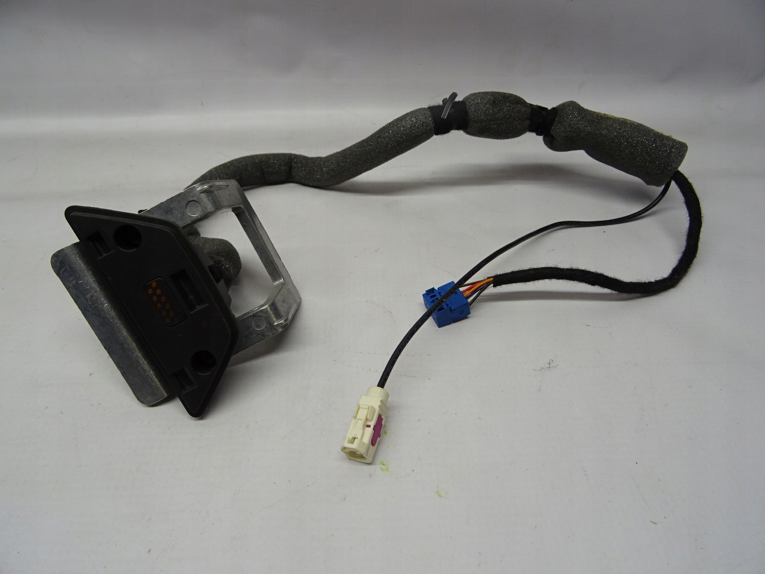 VW E-UP UCHWYT KABEL NAWIGACJI PŁYTA 1S0035935C