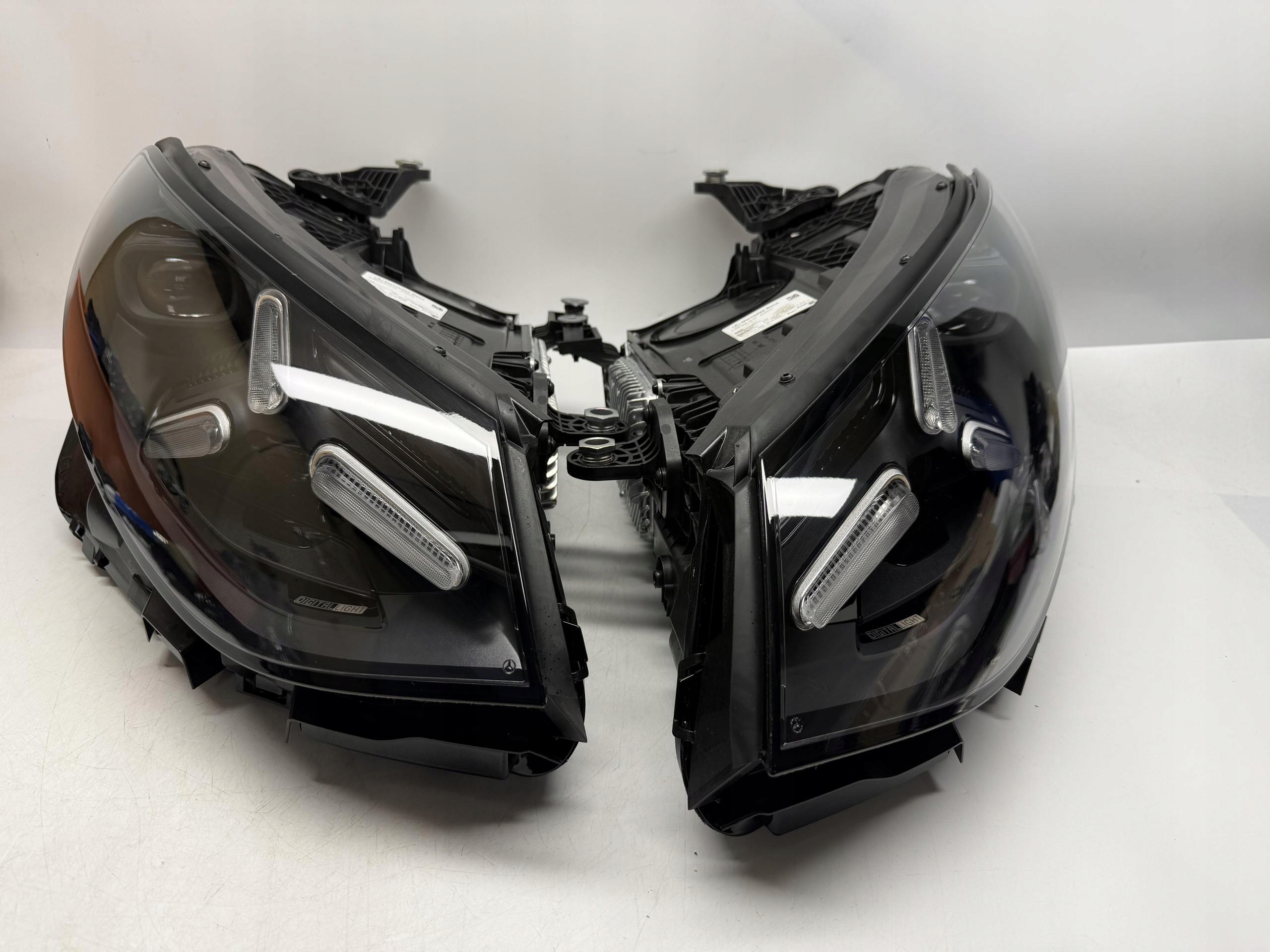 MERCEDES-BENZ GT 4-DOOR EV REFLEKTORY PRZÓD KOMPLET A5909062000 A5909061900