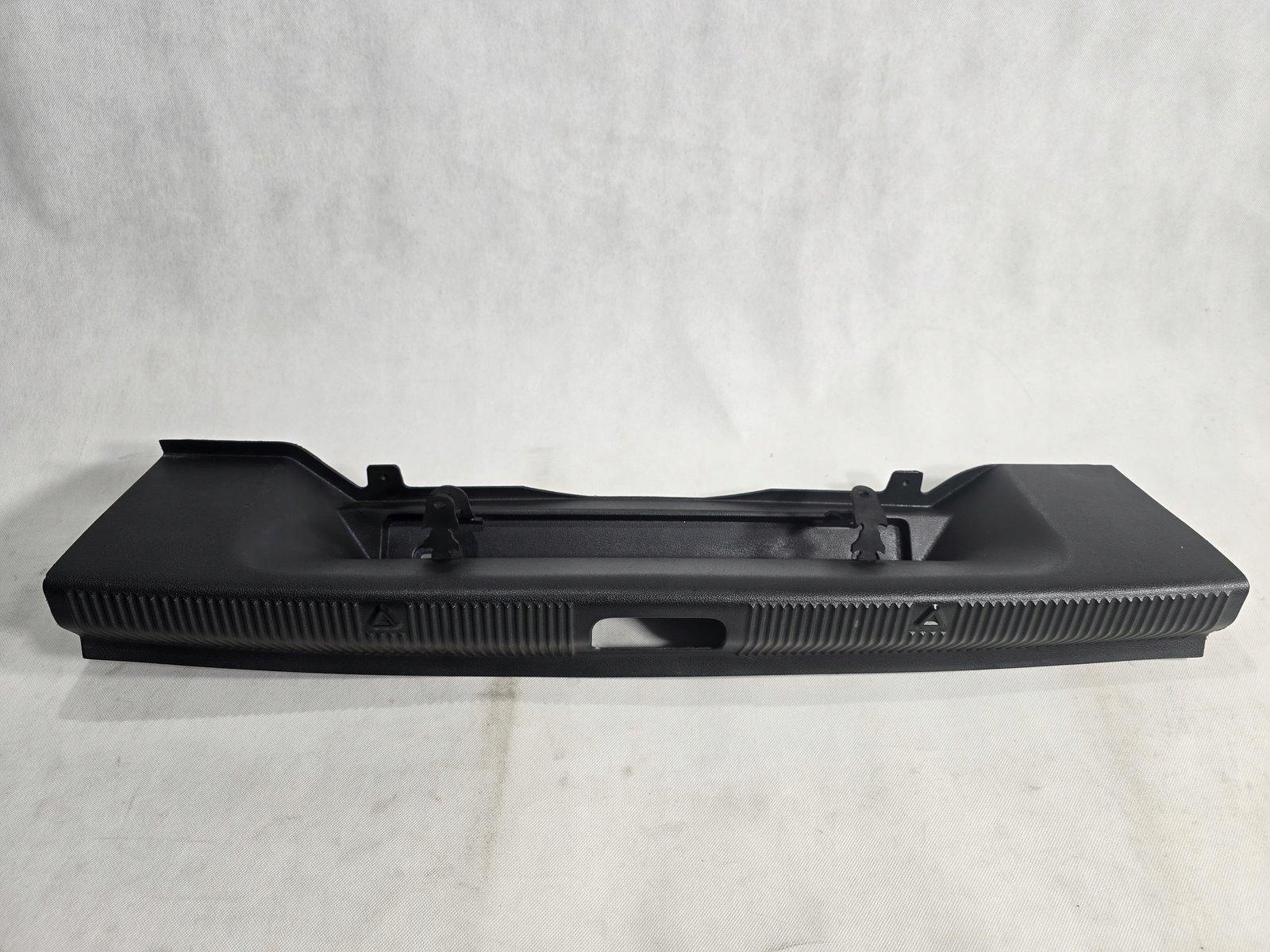 SKODA YETI 5L OSŁONA PASA TYLNEGO TYŁ MASKOWNICA 5L6863459A