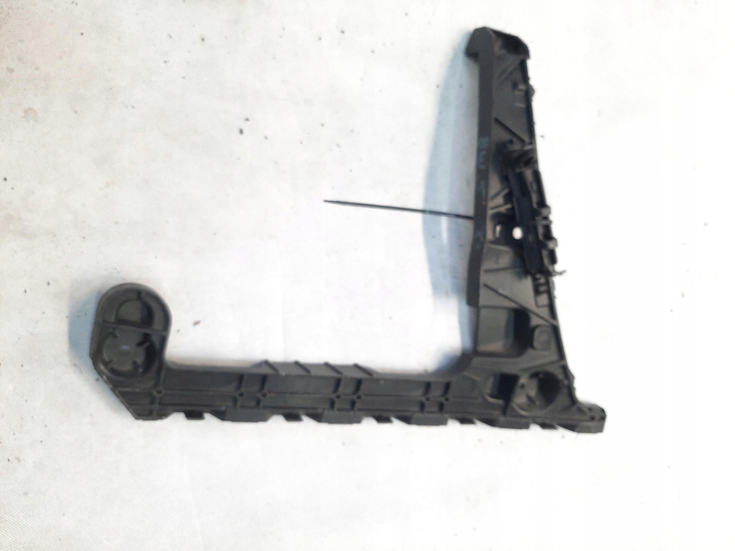 AUDI A4 B9 SEDAN ŚLIZG MOCOWANIE ZDERZAKA PROWADZENIE LEWY TYŁ 8W5807453