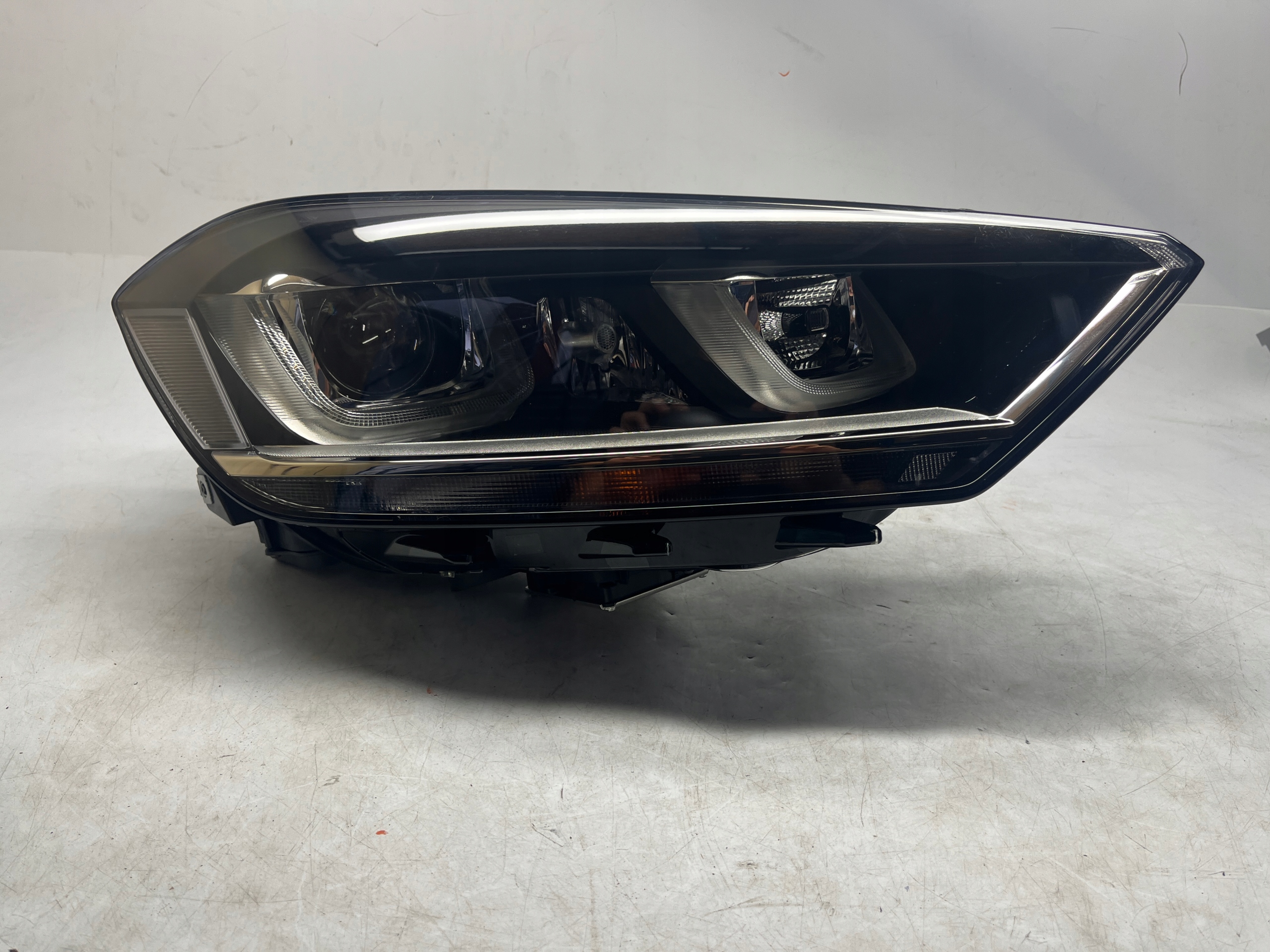 VW GOLF SPORTSVAN REFLEKTOR XENON LAMPA PRZÓD PRZEDNIA PRAWA 517941034A