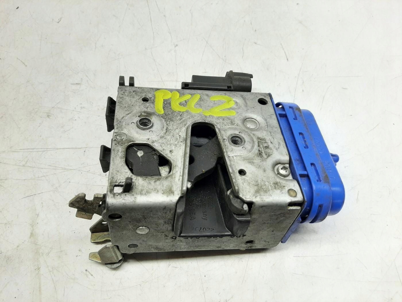 AUDI A8 D2 ZAMEK DRZWI LEWY TYŁ 4D0839015D