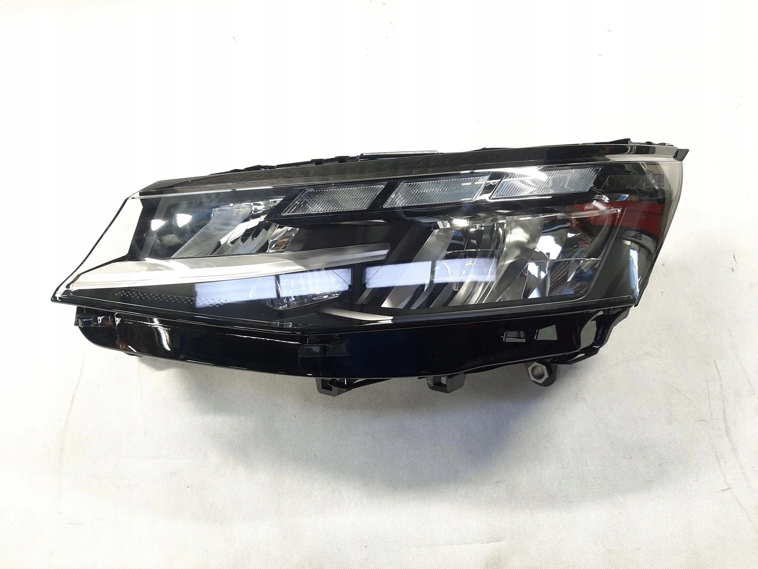VW T7 REFLEKTOR LAMPA LED PRZÓD PRZEDNIA PRAWA 7T1941035AE
