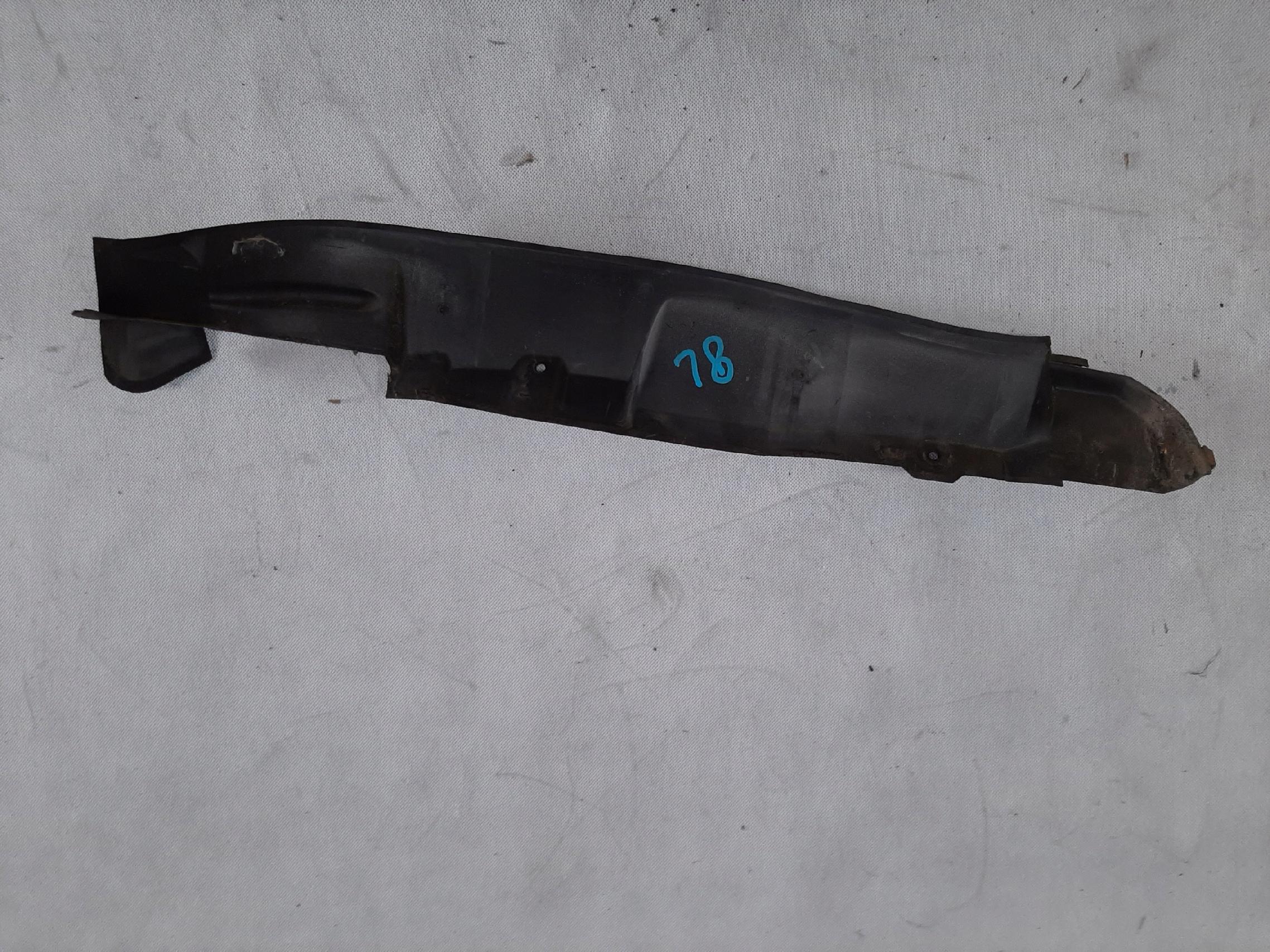 AUDI A3 8L LIFT WYGŁUSZENIE OSŁONA BŁOTNIKA PRAWA 8L0821112