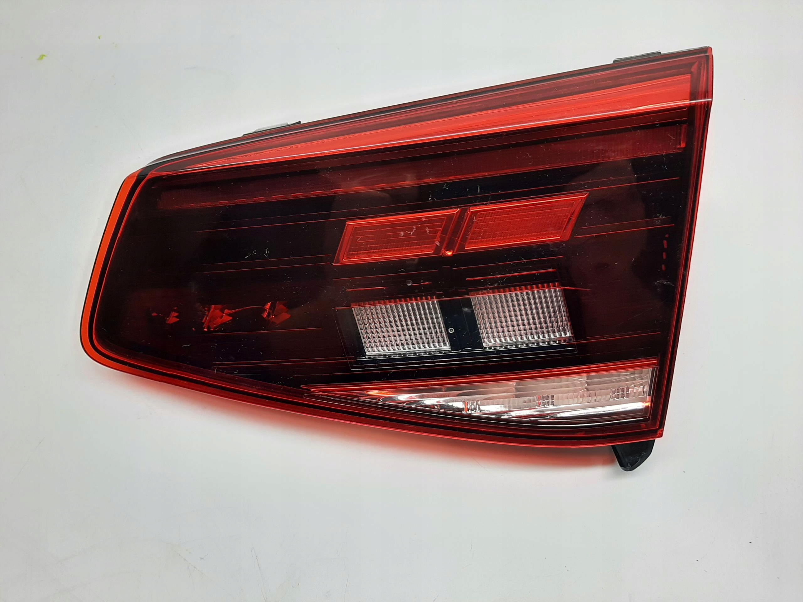 VW PASSAT B8 KOMBI LAMPA PRAWA TYLNA TYŁ KLAPY LED 3G9945094K