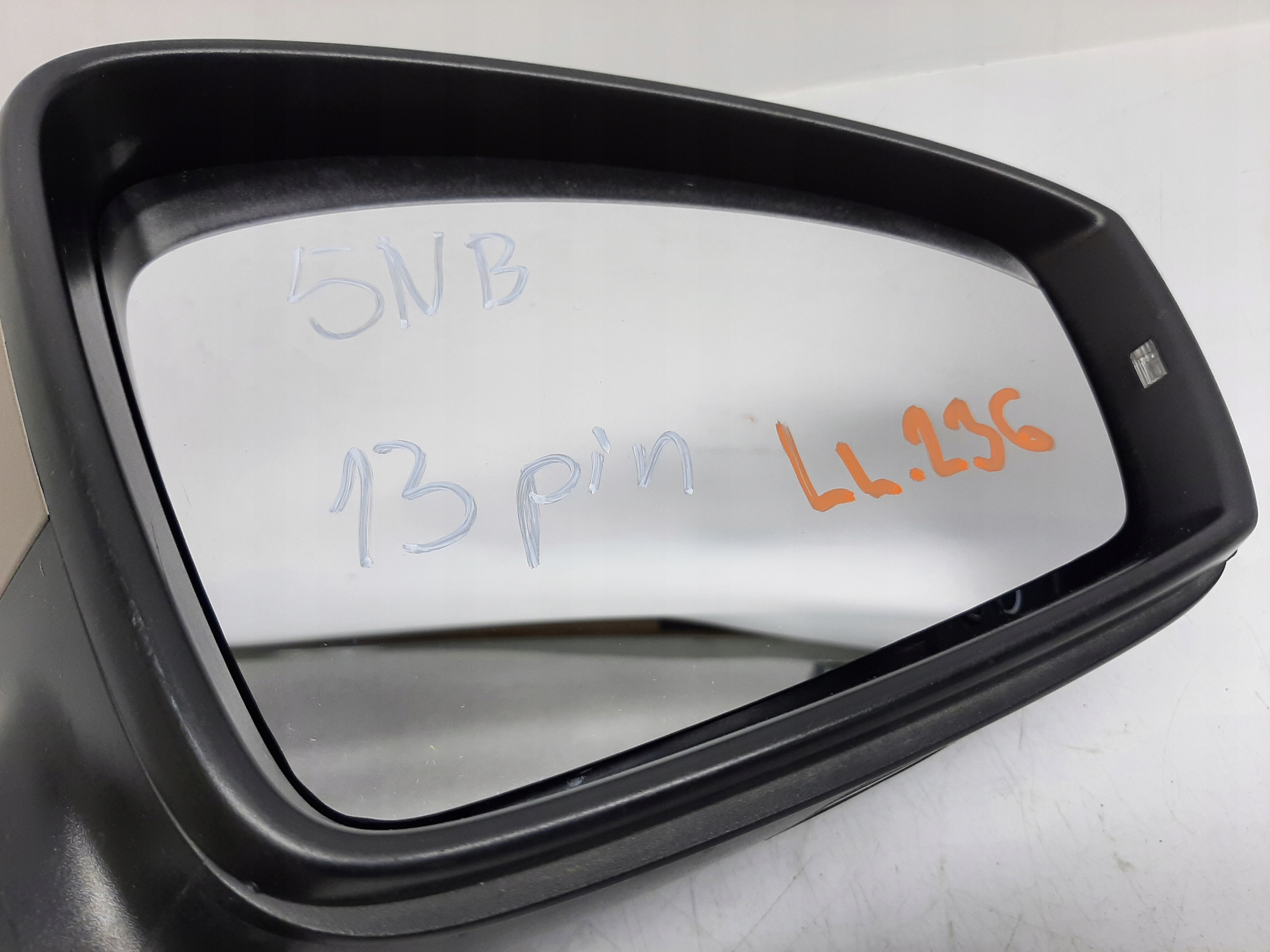 VW TIGUAN II LUSTERKO ZEWNĘTRZNE PRAWE 13 PIN