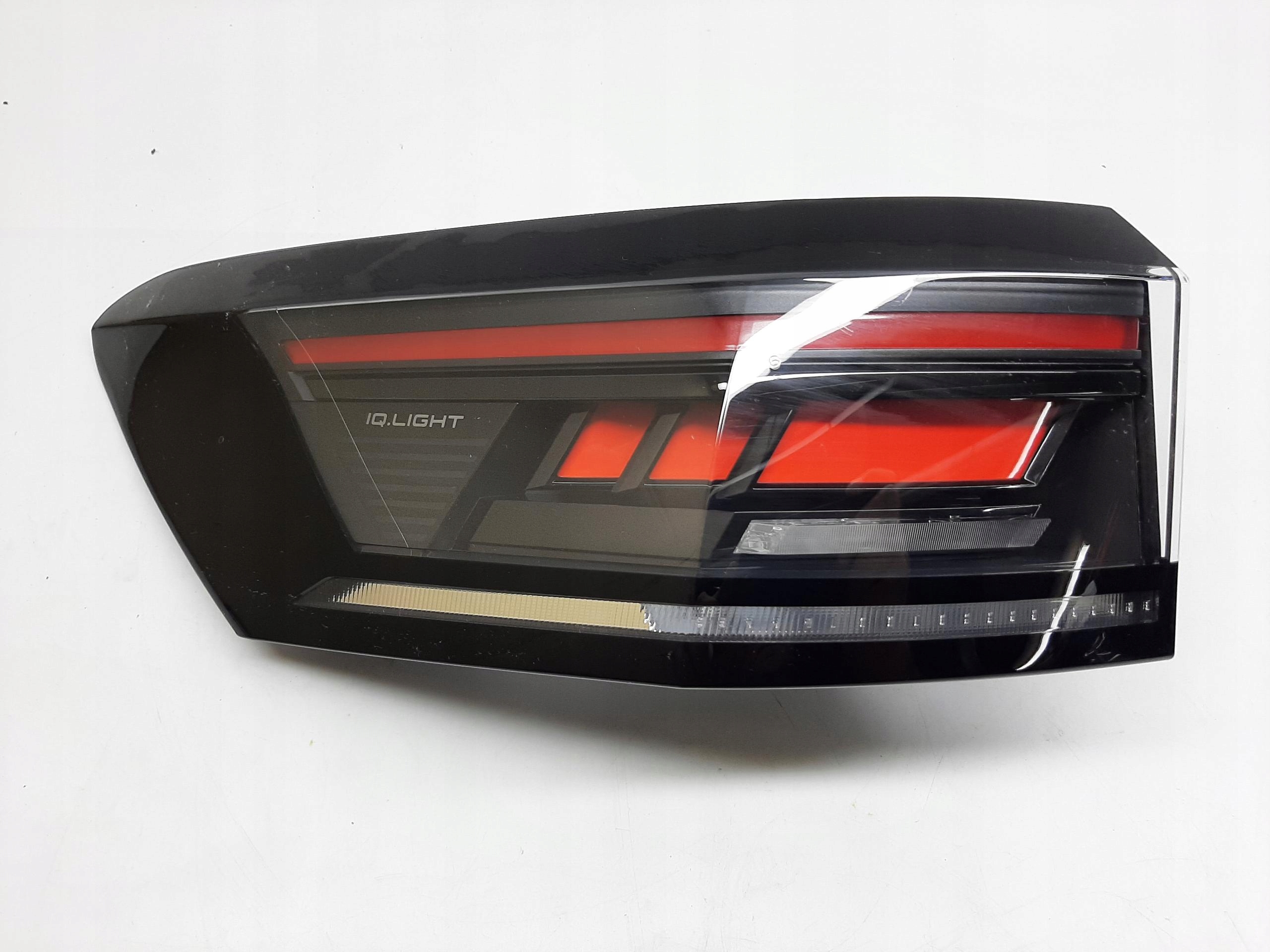 VW PASSAT B9 KOMBI LAMPA LEWA TYLNA TYŁ IQ LIGHT LED 3J0945207A