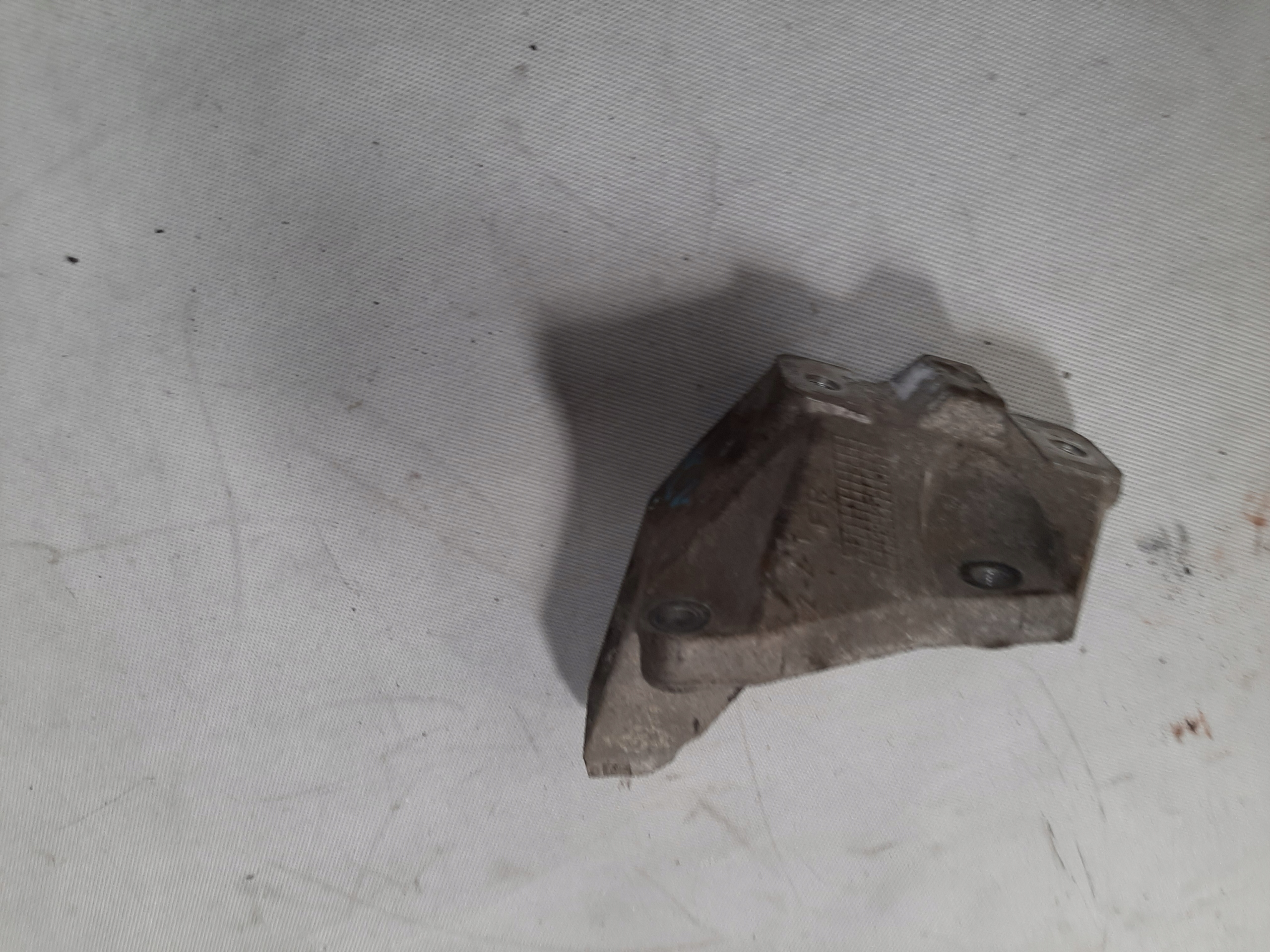 AUDI A3 8L LIFT ŁAPA UCHWYT MOCOWANIE SILNIKA 1J0199177Q
