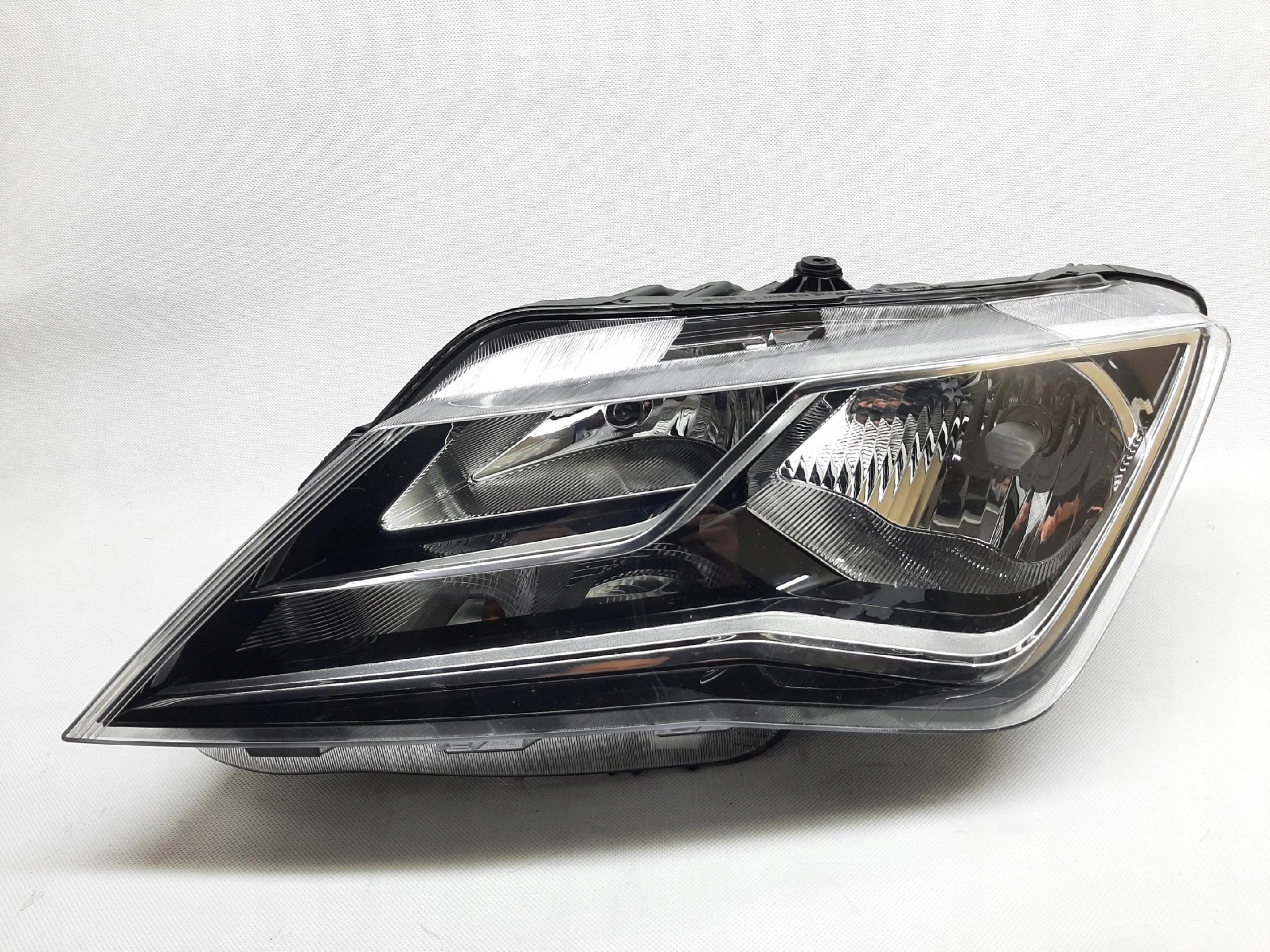 Seat Toledo IV 4 Lampa lewa Reflektor 6JB941015