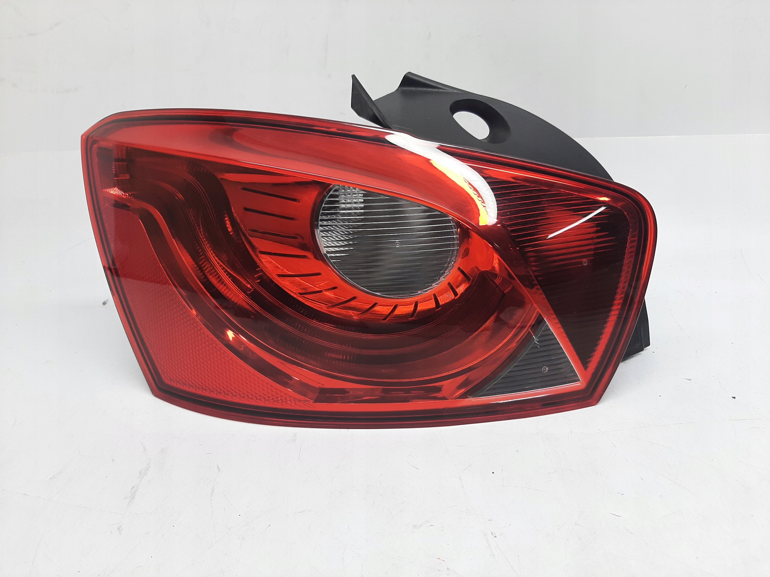SEAT IBIZA IV LAMPA TYŁ TYLNA LEWA 6J4945095K