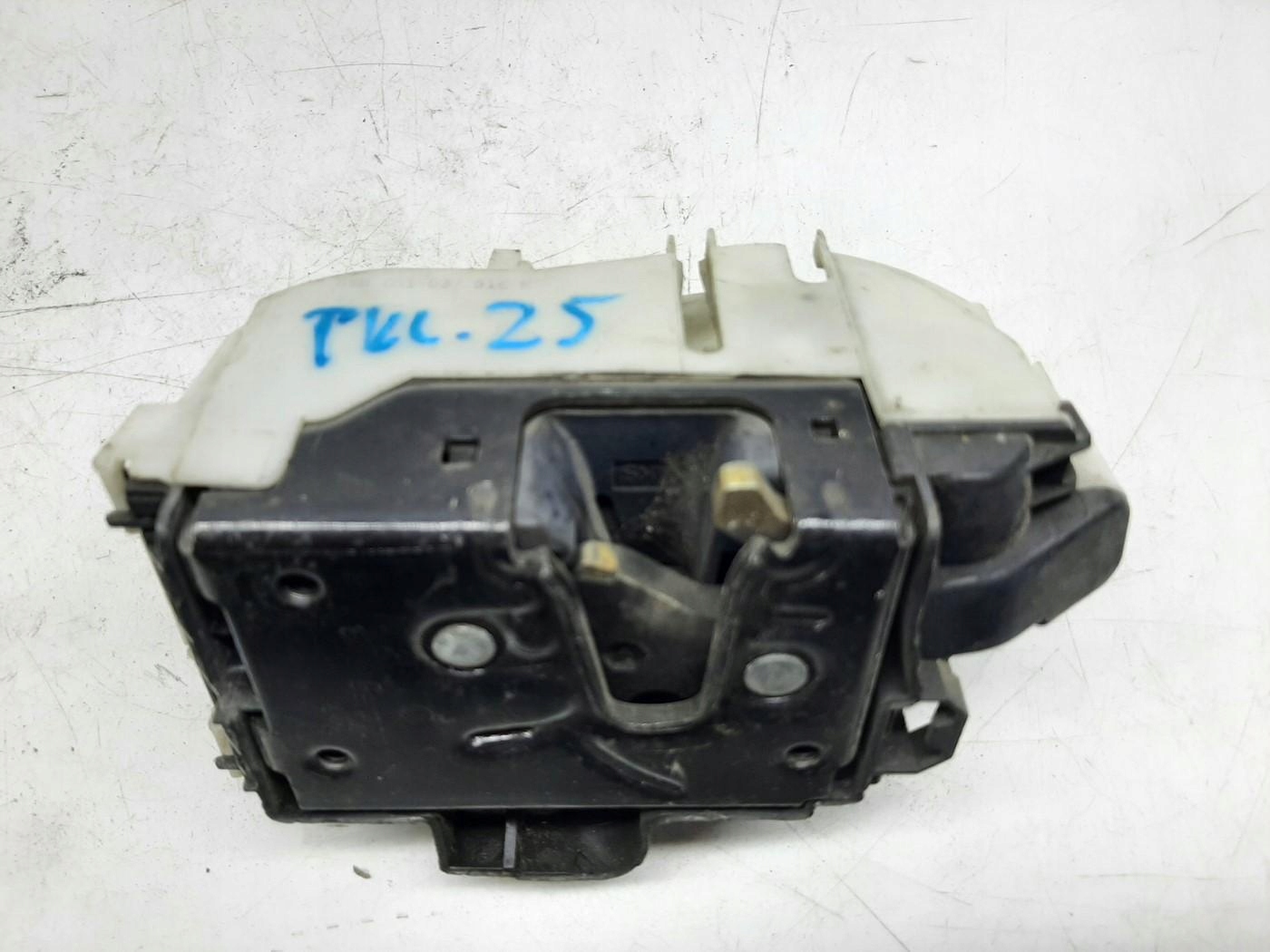 VW POLO III BORA ZAMEK DRZWI PRAWY PRZÓD 1HM862154