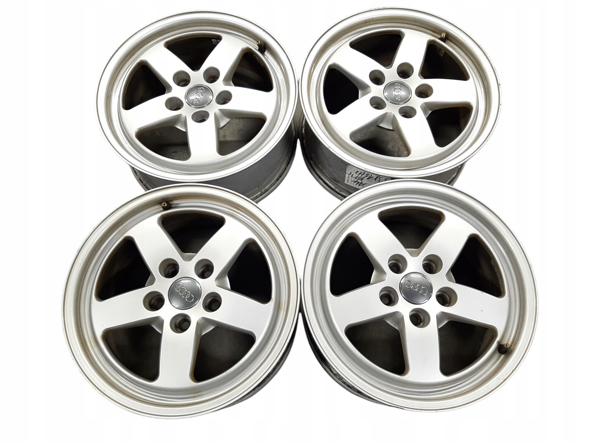 Audi A4 B9 Komplet Felg Aluminiowych 16 cal6" E7Jx16H2 ET 35 8W0601025