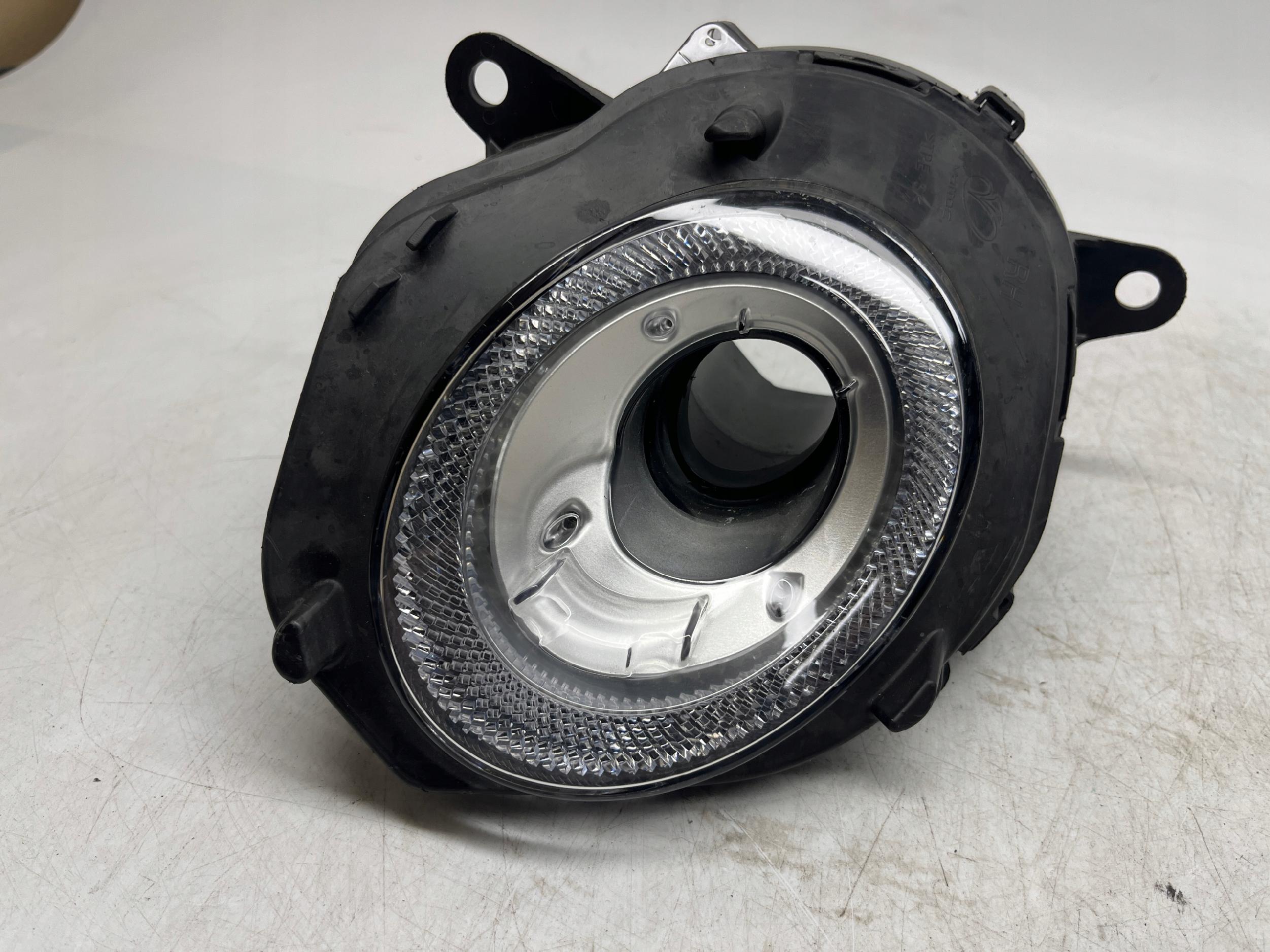BENTLEY BENTAYGA LAMPA PRAWA KIERUNKOWSKAZ DRL HALOGEN LED SAE 36A953042A