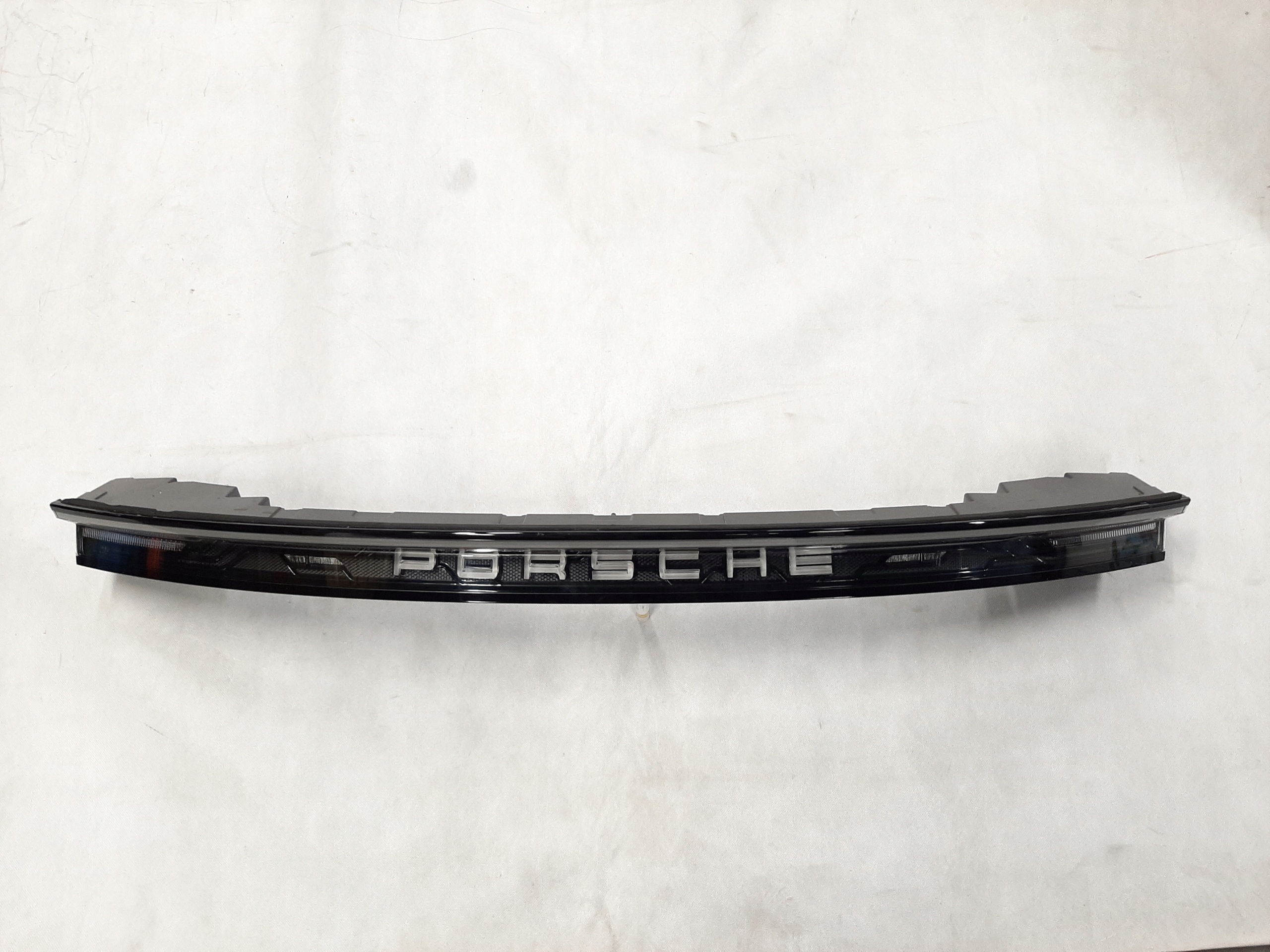 PORSCHE TAYCAN LAMPA TYŁ ŚRODKOWA LED 9J0945082F