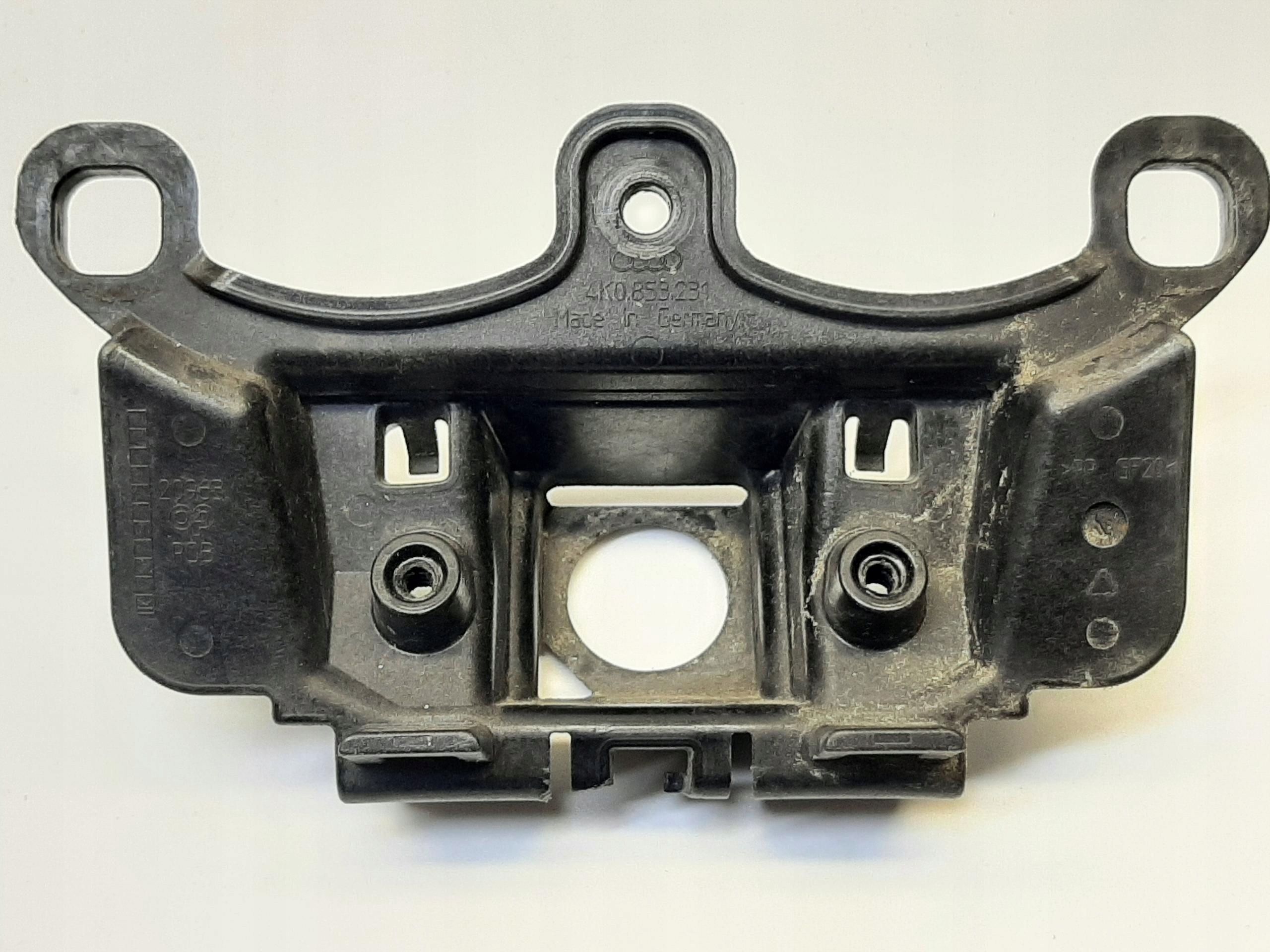 AUDI A6 C8 WSPORNIK MOCOWANIE KAMERY W GRILLU ATRAPIE 4K0853231